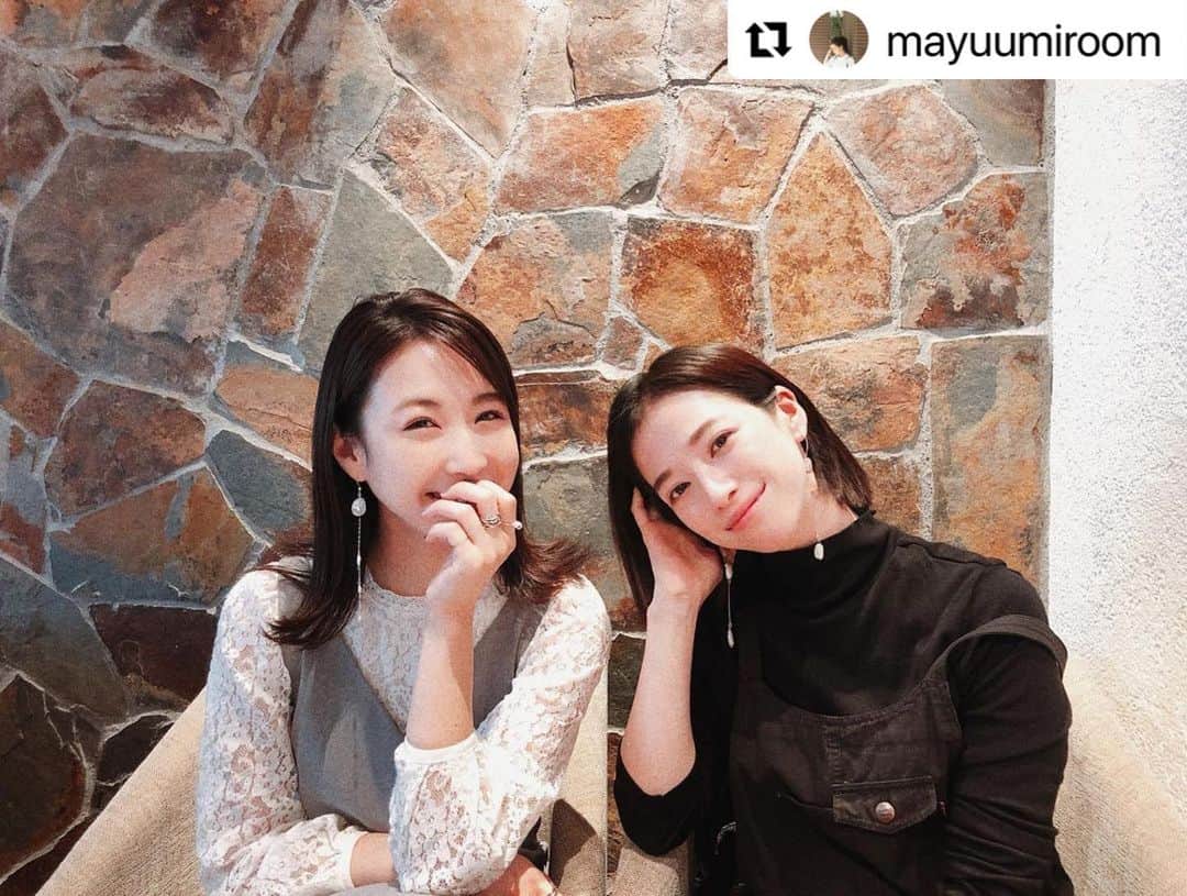 崎本ゆかりのインスタグラム：「🪐 お伝えしたいことは全てMayumiちゃんが書いてくれてるので 私はリポストで！笑  ぜひ遊びにいらしてくださいね♡  28日(土)11:00〜20:00 29日(日)12:00〜19:00  #Repost @mayuumiroom with @make_repost ・・・ ✴︎お知らせ✴︎  私達がデザインとメーキングをさせていただいてる  @c_case_official の初のPOPUPを 来週末の28日29日に、 先日オープンしたばかりの施設 @craftvillagenishikoyama 内にて開催いたします。  c_caseは天然石を主軸にパールやシェルなど 天然素材を用いて日常のお守りとなるような アクセサリーを製作しているブランドです  Craft Village NISHIKOYAMAは、 たくさんの飲食店が入っていて、 主にテラスを中心としたフードコートみたいな？ 施設なので、飲んだり食べたりしながら交流し合える場となっていて  このような時期ですが テラスがメインという事と、 運営側の消毒やスタッフのマスク着用などの 対策を万全としてお迎えしています  わたしも両日店頭におります ゆるりと交流の場になればと思っています😌」