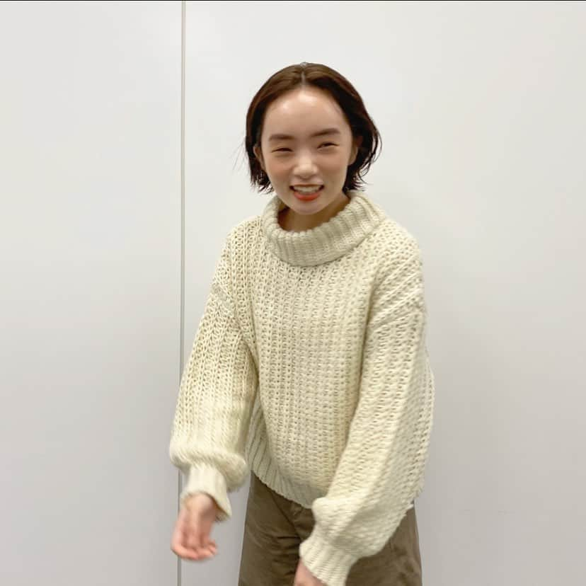 川村安奈さんのインスタグラム写真 - (川村安奈Instagram)「本当に着心地良くて今月だけで何回着てるだろうか。敏感肌にとってチクチクしないのはほんとーーーに大事なポイント🌟 ニットお探しの方は @liilas_official さんをオススメしますっっ！ (撮影後なので眉毛さんしっかり) #liilas #リーラ #わたしのためにすきを着る #ootd #ニット #テーパードパンツ #160cmコーデ #私服」11月20日 19時49分 - anna_k53