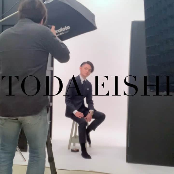 戸田英志のインスタグラム：「Eishi Toda Photographing Scene 4k Promotional Video.  Challenge new project!!  女優さんの広告のポスターや雑誌、 超カリスマカメラマンと、プロのヘアメイクさんの元で 撮影して頂きました。  新しいプロジェクトに挑む準備がやっと整った✨  #行動力 #起業家 #自己啓発 #原宿 #竹下通り #表参道 #青山 #新宿 #渋谷 #六本木 #東京 #tokyo #YouTube #YouTuber #TikTok #TikToker #ユーチューブ #ユーチューバー #ティックトック #ビジネス #高校生社長 #戸田英志」