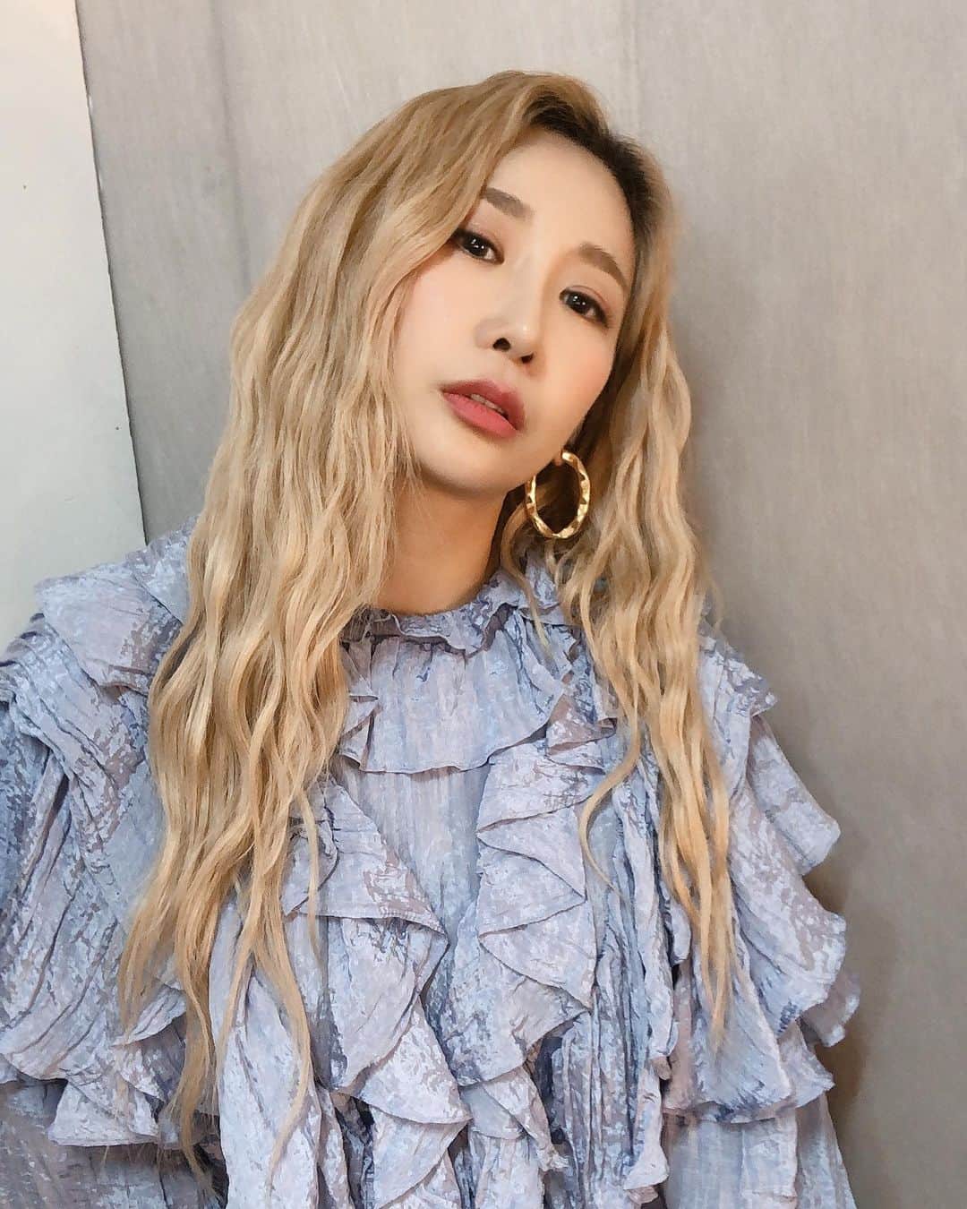 ジェアのインスタグラム：「내순서 오기전에 ㅋㅋ 셀카📸 🔥 몇번이 맘에 들어요?! 🐥👀 아! 그리고 #김이나와함께하는토크콘서트희망가꾸기집고쳐줄가 보고계시죠?? 안보시고 계신분들  얼른 들어와요!! @eanakim @junginjungin @bar.sdpark」
