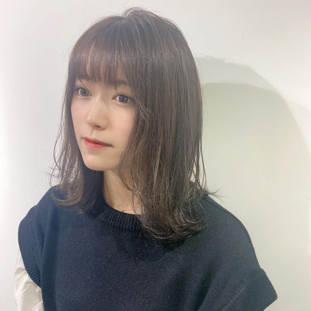 山内鈴蘭さんのインスタグラム写真 - (山内鈴蘭Instagram)「初めてレイヤーいれてみた💇‍♀️💓 カラーはシアングレージュ！ 暗くしたよ🥳どうかなっ？🥺 ． @ryota_navile さん いつもありがとうございます♫ ． ． ． #美容室 #ヘアカラー #レイヤーカット  #navile #トリートメント #原宿美容室」11月20日 19時56分 - xxsuzuranxx