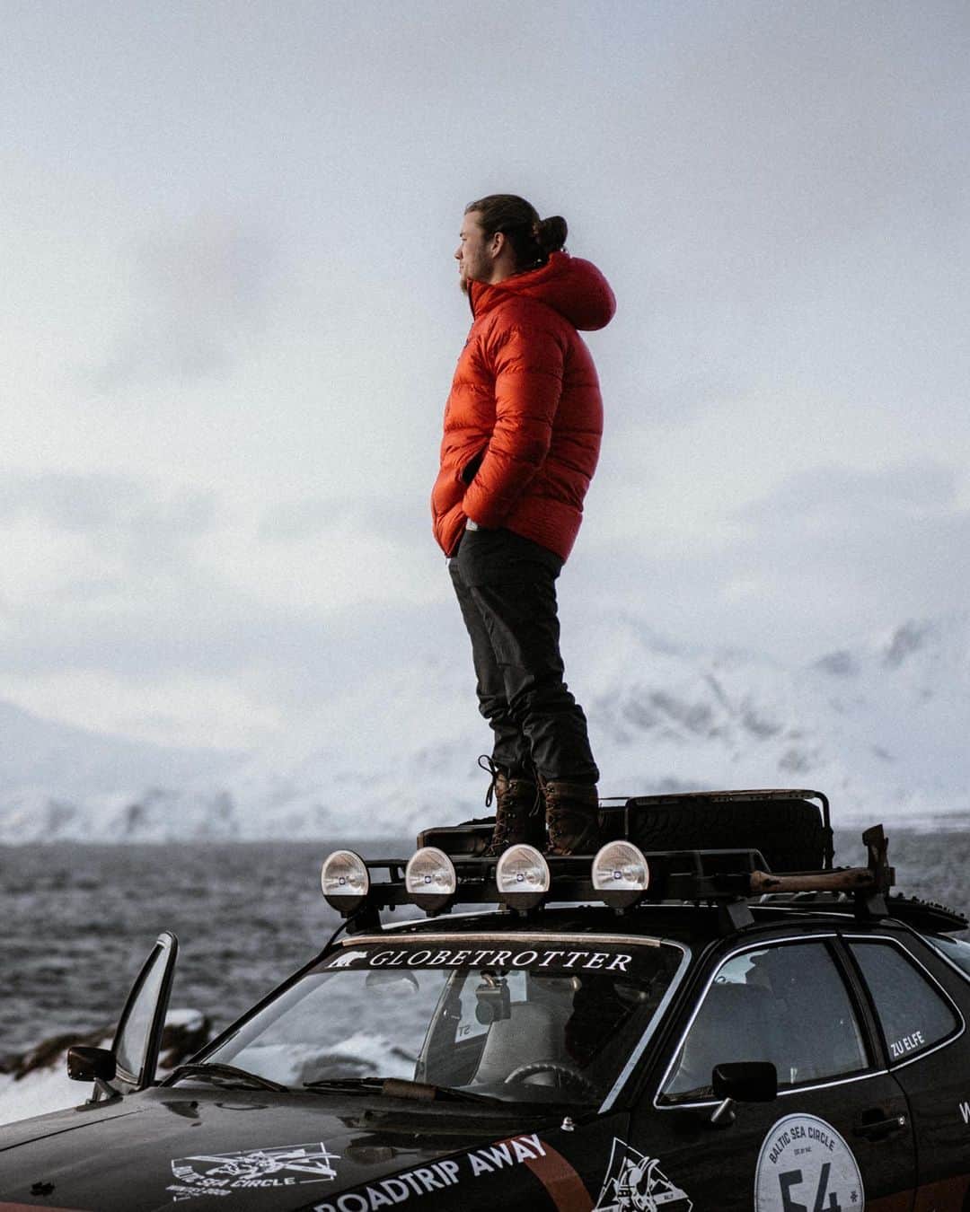 Porscheさんのインスタグラム写真 - (PorscheInstagram)「From cooking outside in -22ºC temperatures to sleeping in his car, @davidzuelfe pushed himself and his 42-year-old Porsche 924 to the limit when he set off on a 7500km adventure to the Arctic Circle. In the middle of winter. Click the link in the bio to read his story.」11月20日 19時59分 - porsche