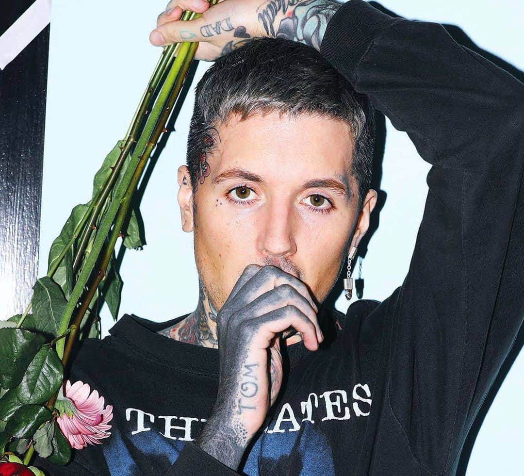 Kerrang!さんのインスタグラム写真 - (Kerrang!Instagram)「Wishing Oli Sykes a very happy 34th birthday today! 🎉 What’s your favourite Bring Me The Horizon lyric? . . . 📸: @gobinderjhitta  #olisykes #bmth #bringmethehorizon #amo #olisykesbmth #olobersykes」11月20日 20時04分 - kerrangmagazine_