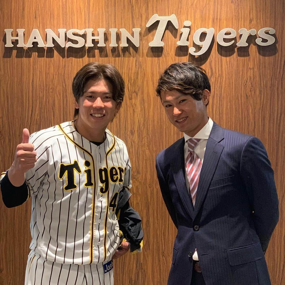 梅野隆太郎さんのインスタグラム写真 - (梅野隆太郎Instagram)「今シーズン1年間応援ありがとうございました。みなさんの声援は力になりました‼︎‼︎‼︎ 今年はコロナの影響で開幕が遅れましたが無事に１２０試合戦えて良かったです。 お世話になった先輩たちの想いを繋いで来シーズンも戦い抜きます⚾️ リーグ優勝、日本一に向けて頑張ります。 来シーズンも応援のほどよろしくお願いします。 阪神タイガース　　梅野隆太郎」11月20日 20時14分 - ryutaro_umeno_official