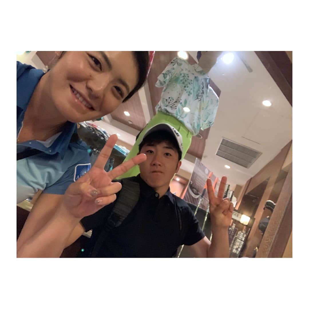渡邉彩香のインスタグラム：「. . 同じ熱海市出身で少し前まで 函南ゴルフ倶楽部で一緒に練習していた 猪川頌生(いのかわしょうせい)が 今年のプロテストに合格しました！！！  ほんとに真面目でいつも一生懸命 ゴルフに向き合って頑張っていたので、 自分のことのように嬉しい！！  これから益々頑張ってほしいです！！ わたしもいい刺激をもらいました！！ お互いに地元を盛り上げられるように 頑張りたいと思います😊！！  #こんな写真しかなくてごめんなさい🙏」