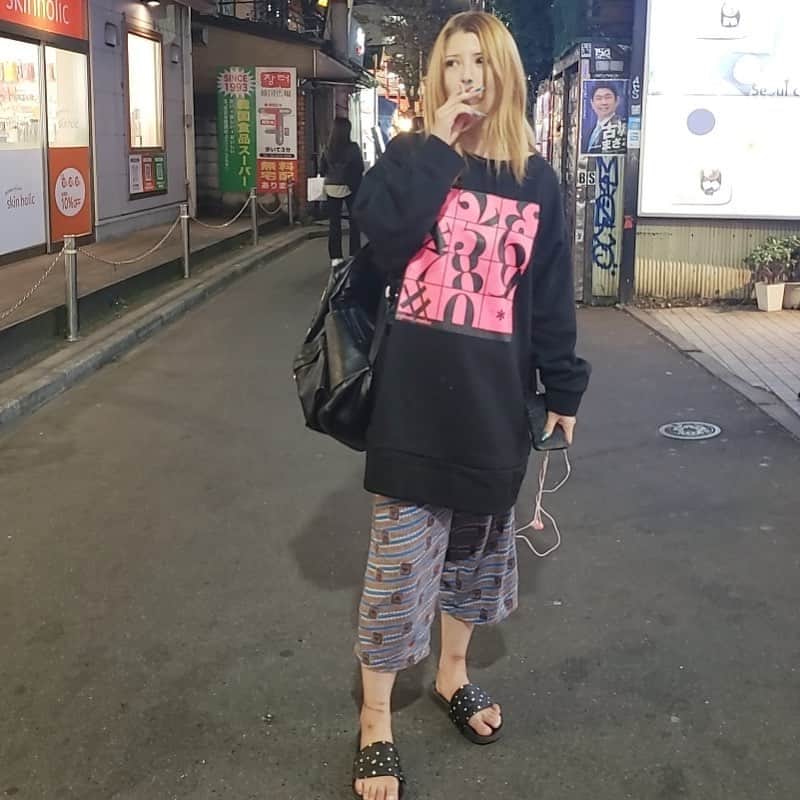 坂口杏里のインスタグラム：「昨日の打ち合わせ帰り✨  少し仮眠しよ💤  09054307175  ↑何かあればこちらまで！ Bar Cachette (カシェット) 東京都新宿区歌舞伎町2-11-7 メトロビル4階 営業時間 1:00～  お待ちしてますん💕 男性１時間3000円 女性１時間1500円 （飲み放題）  ライン交換写メ撮ろ♡」