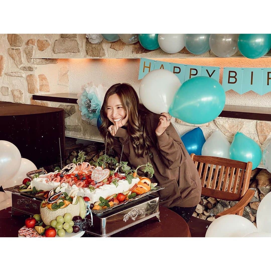 紗栄子さんのインスタグラム写真 - (紗栄子Instagram)「みんなにお祝いしてもらったお誕生日🌹  幸せすぎて送られてきた写真がぜーんぶ笑顔🥰 @nasufarmvillage」11月20日 20時13分 - saekoofficial