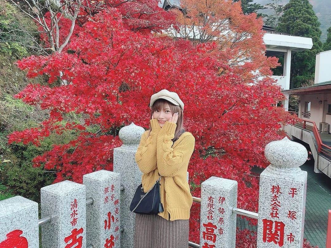 のインスタグラム：「. 🍁⛩  ひさしぶりの遠出でにこにこ。  #秋 #紅葉 #紅葉狩り」