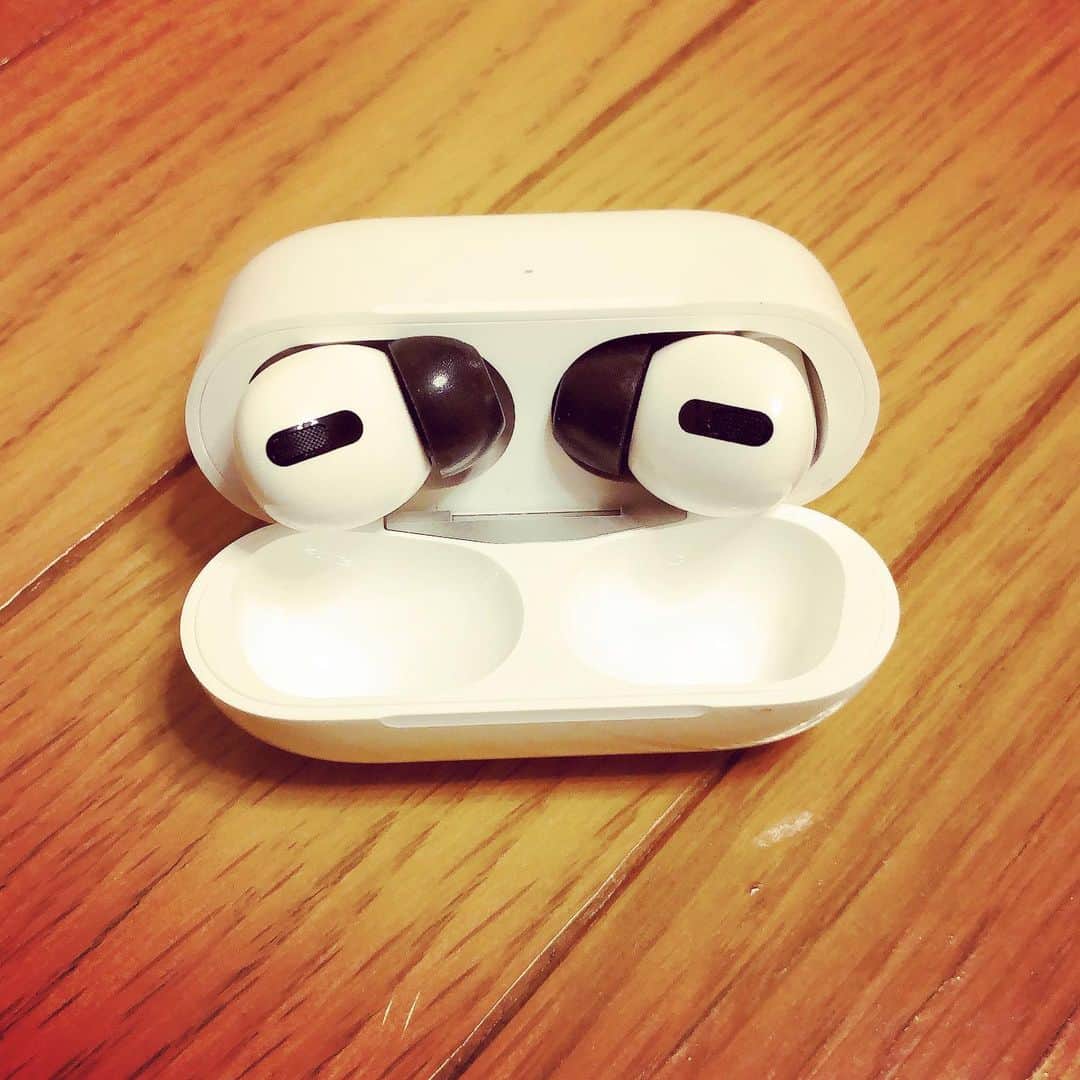 上杉洋史のインスタグラム：「Replaced ear tips for my Airpod pro. Actually, I'm allergic to Airpod's silicon tips. So, I purchased these urethan tips. #airpodspro」