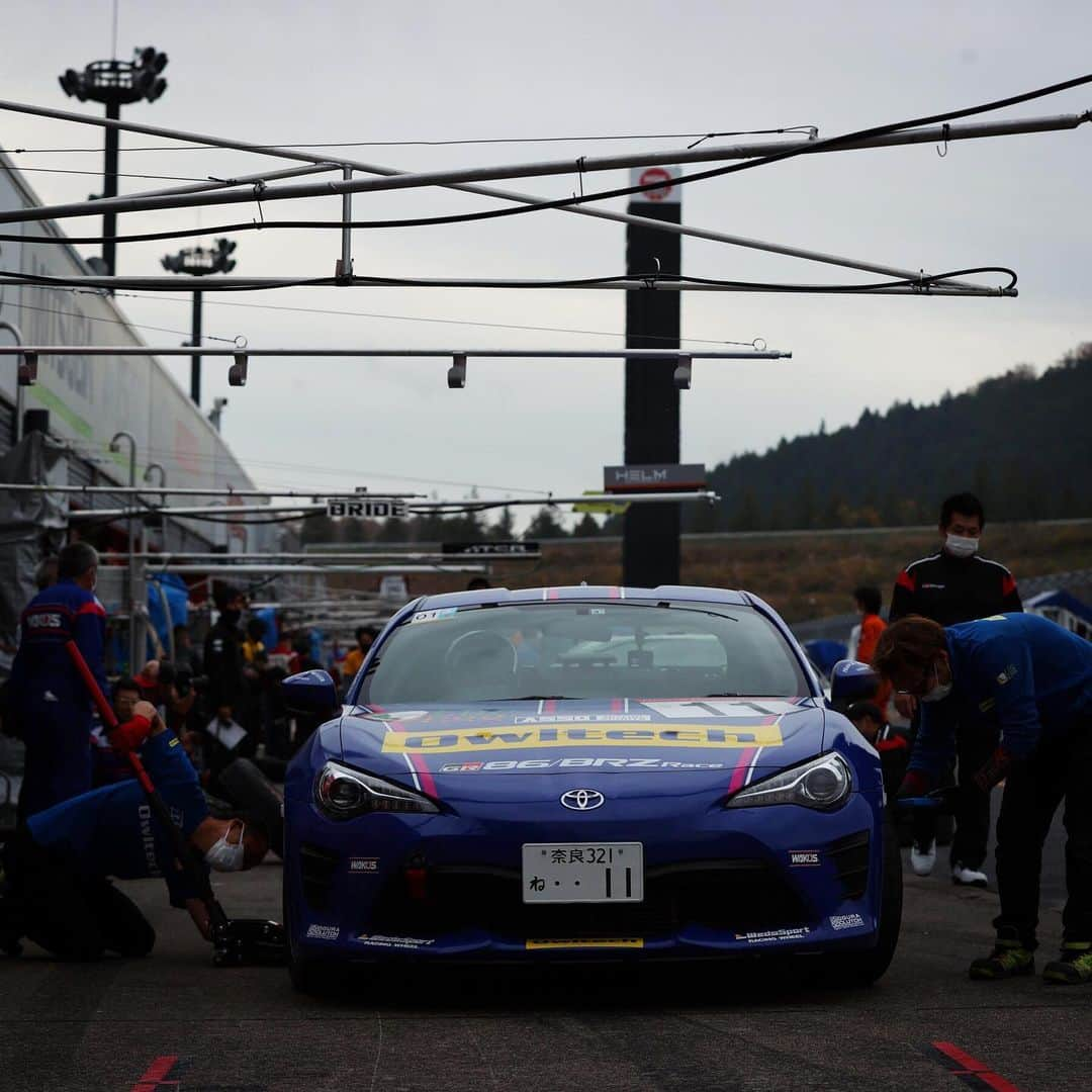 脇阪寿一さんのインスタグラム写真 - (脇阪寿一Instagram)「三橋仁明写真館  GR 86/BRZ Race  最終戦 ツインリンクもてぎ 明日予選、明後日決勝  #gr86brzrace #assomotorsports #toyota #86 #toyotagazooracing」11月20日 20時17分 - juichiwakisaka