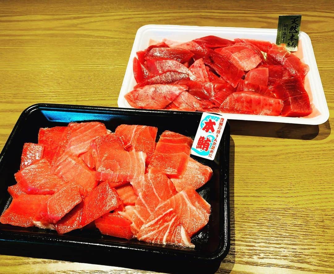 のインスタグラム：「魚金で実際に提供している美味しいマグロがついにご自宅でも楽しめます😚😚 プロフィールのURLから飛んでいただければ購入できます‼️  皆様是非ご利用ください！！  #uokinstagram#uokin#魚金#マグロ#寿司#sushi#tuna#美味しいもの#おうちごはん#おうちじかん#贅沢#海鮮#魚好きな人と繋がりたい#マグロが好き#コスパ最高」