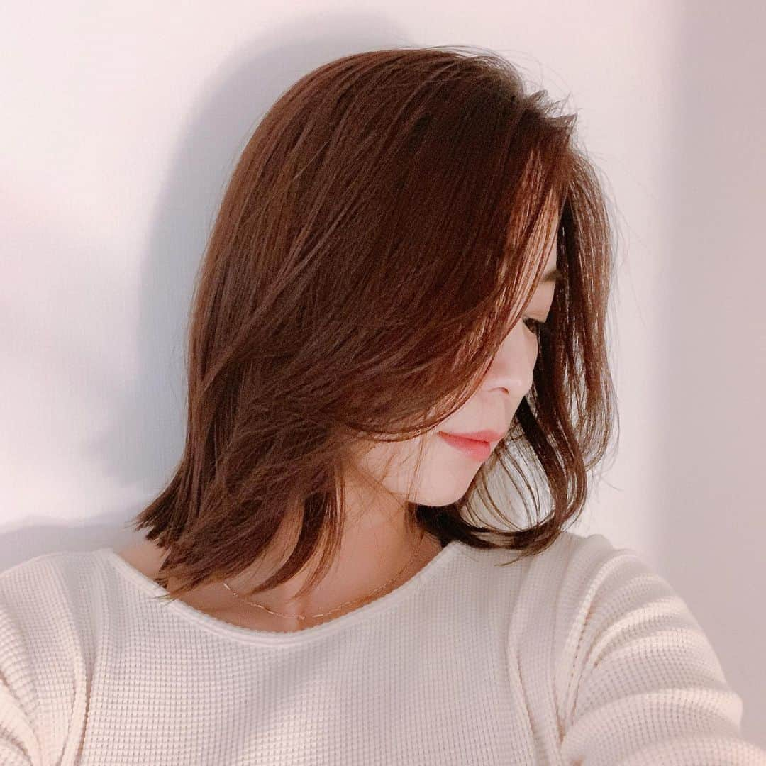 佐藤弥生さんのインスタグラム写真 - (佐藤弥生Instagram)「久々の美容室💇‍♀️ ・ ハングルっぽく前髪を作ってもらったよー💜 結ぶとこんな感じだよ！ 色はオレンジ強めのカッパー系にしてもらいましたー✨✨ ・ おしゃべりも最高に楽しくて笑いっぱなしで、元気のもらえる時間でした💜 ・ 自粛期間中に出会ったおうちから遠くない素敵な美容室💇‍♀️ いつもありがとうございます💜 #Arluce#アルーチェ#美容室#韓流#前髪#ヘアカラー#カッパーオレンジ #shingo_tenma_official」11月20日 20時32分 - sato__yayoi