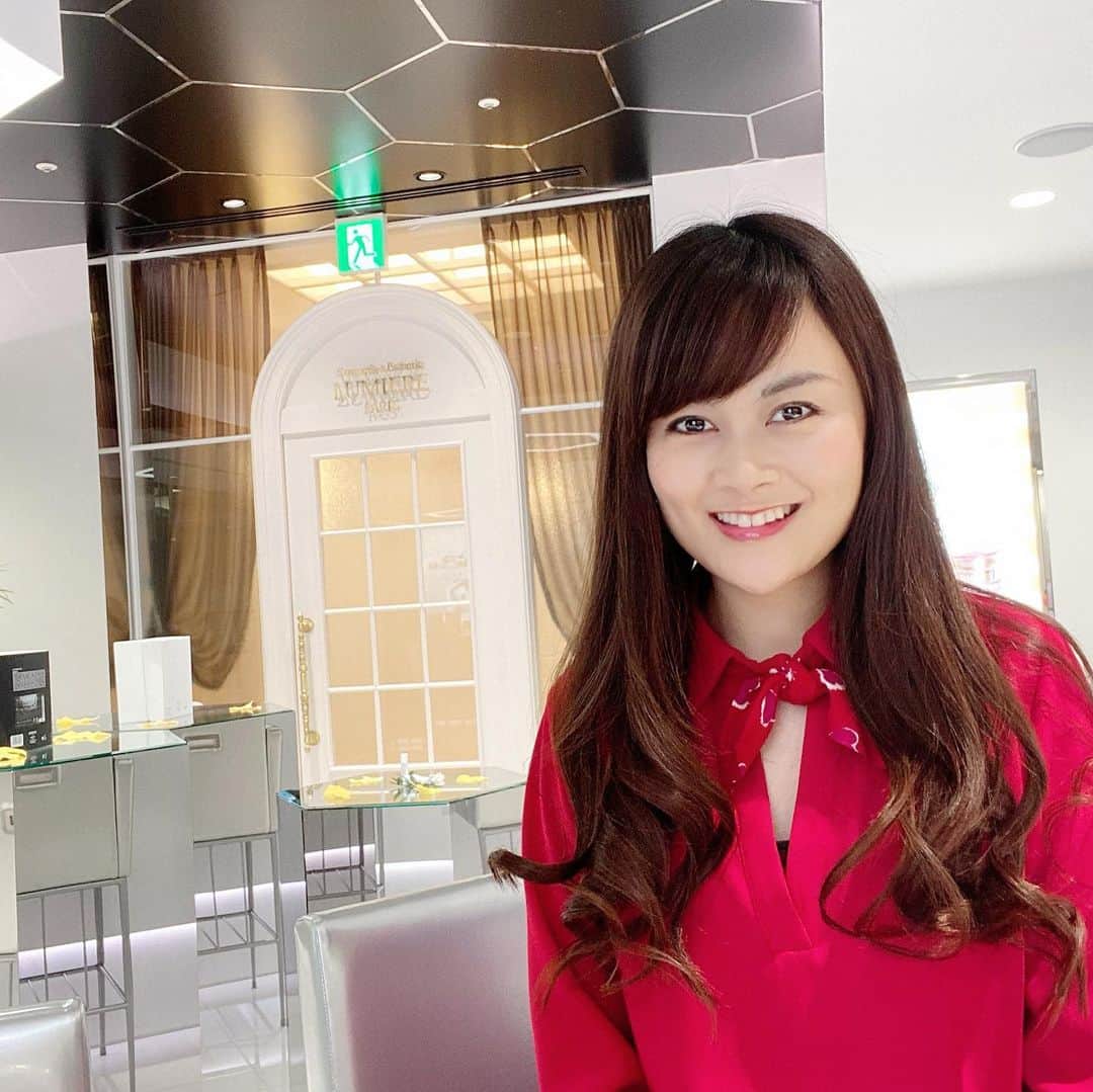 野本愛さんのインスタグラム写真 - (野本愛Instagram)「ルミエパリ恵比寿店（@lumiereparis_ebisu）で、キャビゼロ痩身ボディトリートメントしてもらったよ❤️﻿ ﻿ 痩身だからダイエットとか部分痩せにいい施術なんだけど、﻿ 私は首や肩が凝って痛くなりやすいから﻿ 肩とか肩甲骨を重点的にケアしてもらったら、﻿ コリほぐれて﻿ 無敵パワーみなぎった😆😆😆笑笑﻿ ﻿ やっぱり体のケア大事だね❣️﻿ 体が調子悪いと行動力落ちるしね❣️﻿ ﻿ エネルギーいっぱいになった❣️❣️❣️﻿ ﻿ 部分痩せにコリもほぐせて体も心も﻿ スッキリするの嬉しいな〜😊✨✨﻿ ﻿ 11月末までInstagram限定キャンペーンで、﻿ キャビゼロ痩身ボディトリートメントが定価28,000円⇨特別価格7,500円になるよ😃✨﻿ ﻿ 🎀11月6日〜23日まで﻿ 「フォロワーキャンペーン」を実施中🎀﻿ ﻿ ルミエ・パリのアカウントをフォローして、﻿ キャンペーンの投稿にコメントで、﻿ エステの体験が当たるかも！？😆😆﻿ ﻿ #ルミエパリ#恵比寿エステ#恵比寿エステルミエパリ#炭酸パック#炭酸ガスパック﻿ #和漢ハーブco2パック#PR #japanesebeauty #bodytreatment #luxurylife」11月20日 20時32分 - himemode