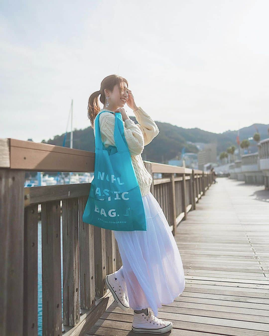 mikicoco00のインスタグラム：「* * ペットボトルをリサイクルした🌎♻️ エコバッグブランド 「ethicaltomorrow(エシカル トゥモロー)」 * 大容量でポケットも付いてて使い易い！ クルっと丸めてコンパクトに♪ 嬉しいカラビナ付き♡ * この前旅行に持っていったら、大活躍！ 沢山のお土産🐟もスッポリ～🤗✨ * カラ－も豊富なので、 是非チェックしてみて下さいね🤍 * * * #ethicaltomorrow  #エシカルトゥモロー #エコバッグ#リサイクル#eco」