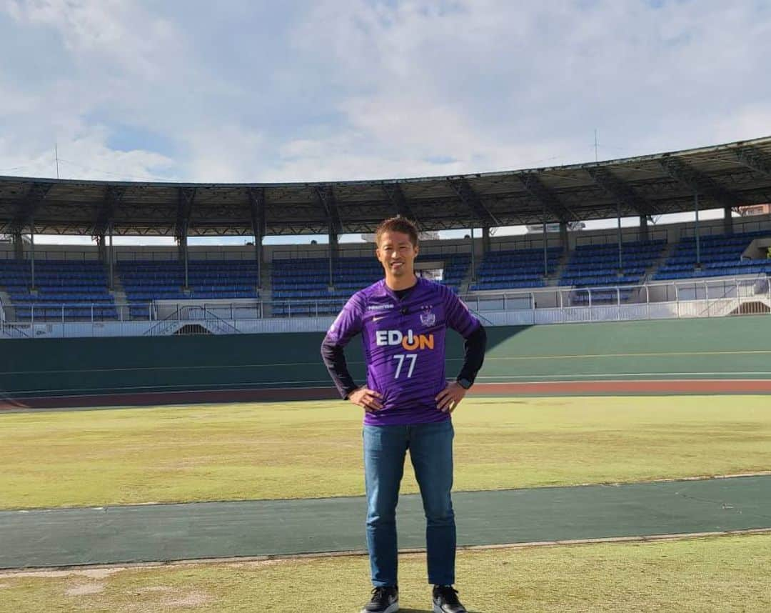 森崎浩司さんのインスタグラム写真 - (森崎浩司Instagram)「今日は一日、広島競輪場で撮影をさせていただきました📹  広島競輪場内と場外でBMXの体験や実際に普段入ることのできないバンクの中に入られせていただいて、自転車🚴‍♂️にも乗りました☺️  撮影の最後にはレースの予想をして車券を買う体験までさせていただきました😊  広島競輪場で一日楽しく満喫できたなぁ😃  配信を皆さんお楽しみに〜😎 #sanfrecce #広島競輪場 #中島浩司 #掛本智子  #サンチェ #森崎浩司」11月20日 20時34分 - koji.morisaki77