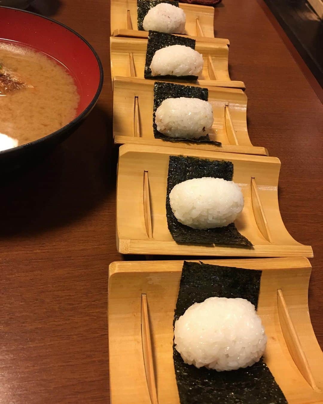 黒山健一さんのインスタグラム写真 - (黒山健一Instagram)「食の旅❗️ 和食を味わう❗️ もちろん飲み物は、日本酒❗️ 最高やな❗️  #食の旅 #和食 #へしこ  #日本酒 #生牡蠣  #おにぎり」11月20日 20時38分 - kenichi_kuroyama