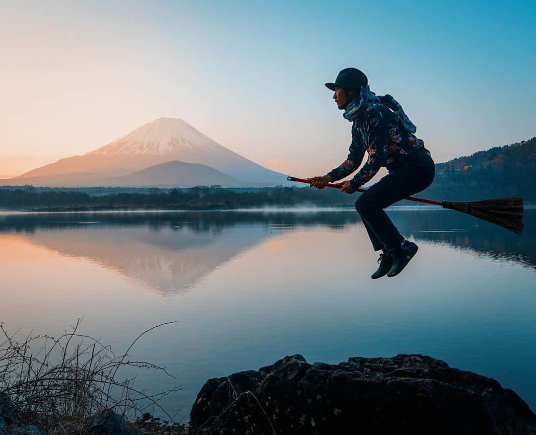 halnoのインスタグラム：「静寂の富士山。みなさん元気にしてますか☺️全員元気でいてくださいね。あったけぇ布団で眠るんですよ。  ・ ・ ・ ・ #日本の絶景 #旅行好きな人と繋がりたい #tripjapan #写真撮ってる人と繋がりたい #写真好きな人と繋がりたい #ファインダー越しの私の世界 #絶景 #discoverjapan #earthpix #voyaged #大絶景  #旅とファンタジー #浮遊 #浮遊写真　#levitation」