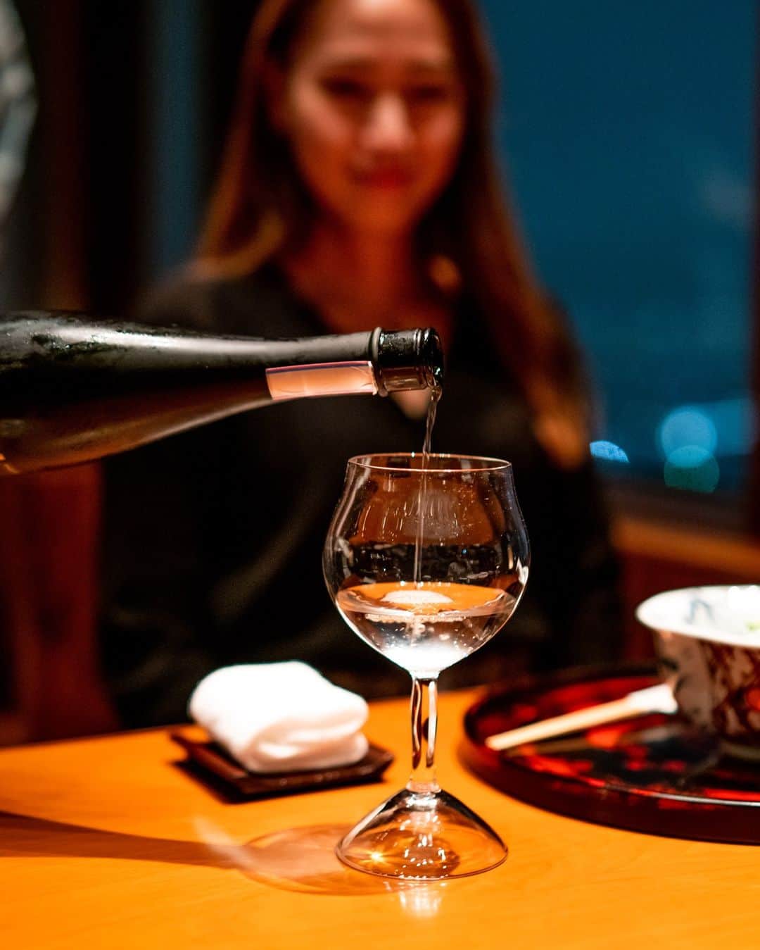 Park Hyatt Tokyo / パーク ハイアット東京さんのインスタグラム写真 - (Park Hyatt Tokyo / パーク ハイアット東京Instagram)「At our Japanese restaurant KOZUE, enjoy a glass of sake served in an all new way direct to your table, including Aramasa NO.6 X-type Essence from Akita.  利き酒師が全国より選りすぐった日本酒が揃う、日本料理「梢」。秋田からは、新政 NO.6 X-type Essenceも。料理長、吉田展大がご用意する深秋のお料理にあわせて、お好みの味わいをどうぞ。  Share your own images with us by tagging @parkhyatttokyo  ————————————————————— #parkhyatttokyo#luxuryispersonal #japaneserestaurant #kozue  #パークハイアット東京 #日本料理 #梢 #吉田展大」11月20日 21時00分 - parkhyatttokyo