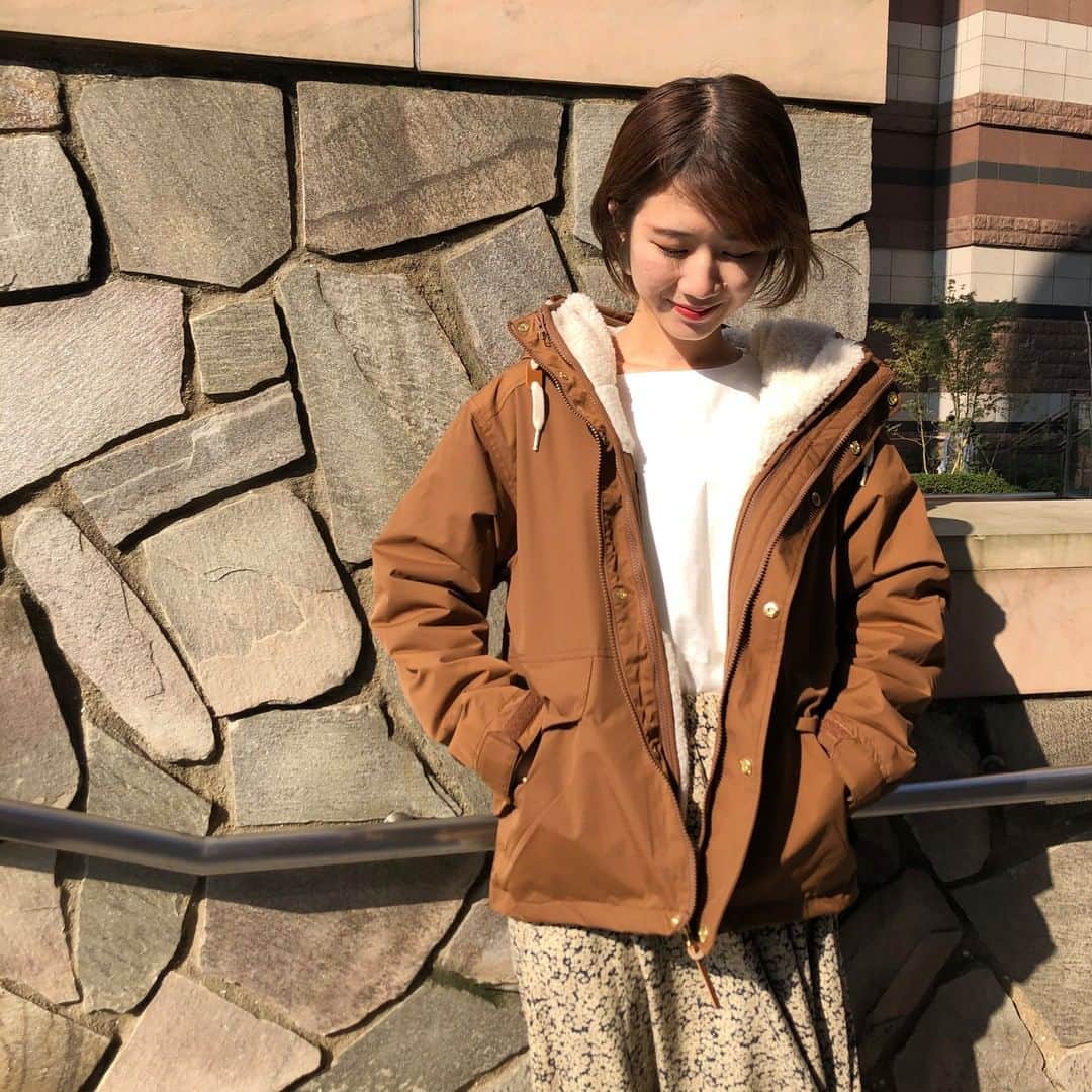 キャナルシティ博多のインスタグラム：「＼ #キャナルこの冬買いたいアウター9選 ／ この冬はいつもよりアクティブに屋外で過ごすシーンが多くなりそう。 軽い、美シルエット、ちゃんと、あたたかい。ちゃんと、機能的。ちゃんと、こだわってる。 そんな魅力的なアウターを厳選しました！  ＊coen(コーエン/サウスビル1F) 3WAYボアマウンパ ¥11,000  ライナーを外したら薄手のアウター、ライナーのみのボアアウター、ライナーと合わせて暖かアウターの、３通りの着こなしが楽しめる。耐久性に優れワークウェアにも使われる素材【CORDURA】を使用。さらに撥水加工も施されており機能性も十分。  次回は【GLOBAL WORK】をご紹介します！ これまでの紹介記事は #キャナルこの冬買いたいアウター9選 でチェック♪ ＊CANAL INFORMATION＊ 11/20(金）~11/23(月・祝)の期間はキャナルシティ博多館内ご利用でf-JOYポイント5倍！お買い物がお得なこの期間に冬のアウターをGETして♪  #キャナルシティ博多 #キャナルシティ #キャナル #canalcityhakata #canalcity #canal #福岡 #買い物 #博多 #天神 #アウター #冬アウター #冬服 #マウンテンパーカ― #3wayボアマウンパ #ボアライナー #coen #コーエン #coenスタイリング #ファッション #レディスファッション #fashion #おしゃれ #オシャレ #冬コーデ #コーディネート #今日のコーデ  #イマ旬」