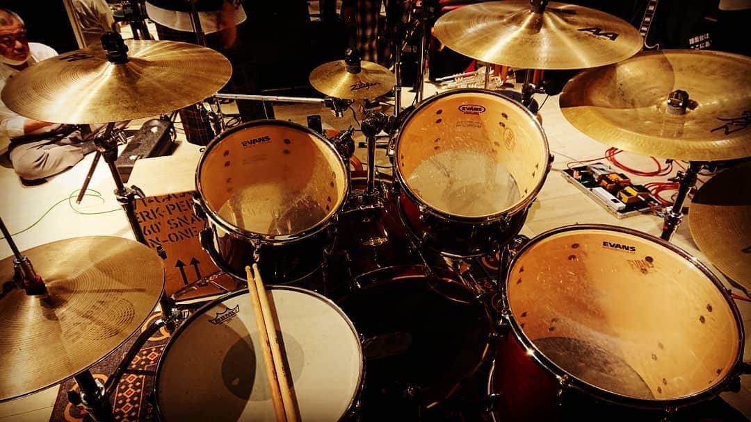 和田益典さんのインスタグラム写真 - (和田益典Instagram)「◆さぁ . ４時間リハやでー。 . 頑張ろー。 . 俺は音楽が大好きだ。 . . . #一応 #ドラム #ドラマー #drummer #drums #drumset .」11月20日 21時00分 - masunori_wada
