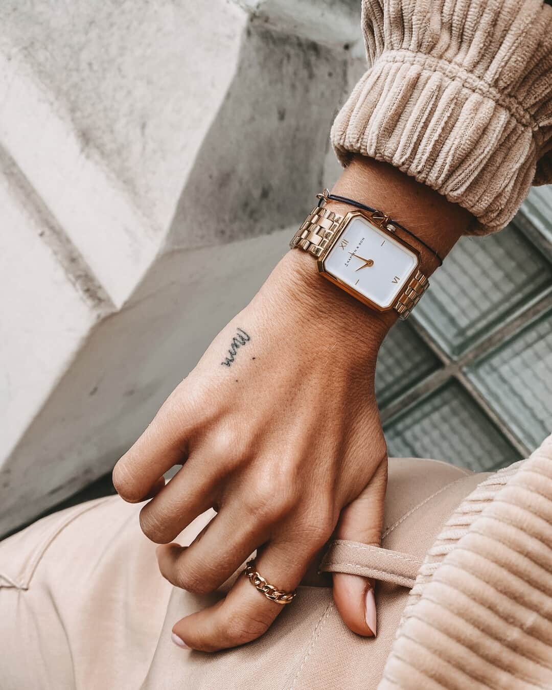 Kapten & Sonさんのインスタグラム写真 - (Kapten & SonInstagram)「'It's time for new beginnings.' ✨ @christinabiluca wearing our beautiful watch Grace Gold "Steel". Our Grace is always a suitable and elegant companion to your daily looks - check out all styles! #bekapten #kaptenandson⁠ .⁠ .⁠ .⁠ #watch #style #fashion #details #ootd #outfitinspiration #inspo #streetstyle #looks #inspiration」11月20日 21時01分 - kaptenandson
