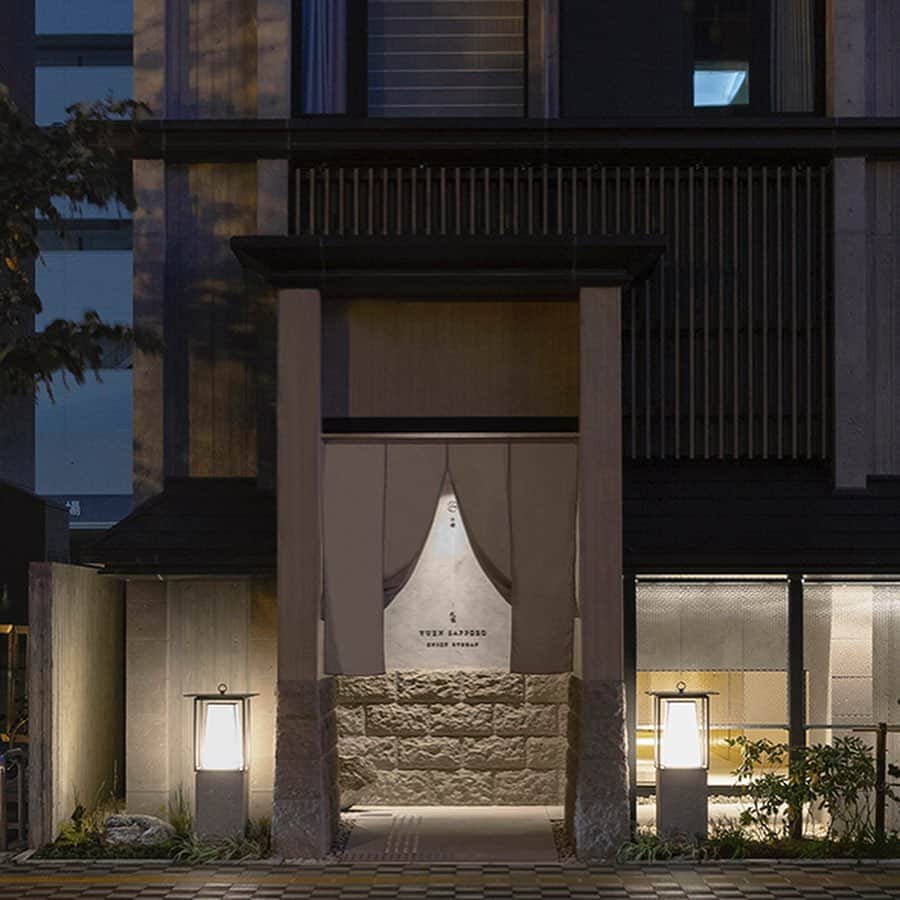 川上俊のインスタグラム：「Yuen Sapporo  @yuensapporo  by UDS Ltd. - Branding & design: logo, signs, graphic, items by @shunkawakami and artless Inc.  温泉旅館 Yuen 由縁 シリーズ。新宿に続き、北海道／札幌にもオープンしています。札幌が持つ特有の風土を大切に、シルバーや銀鼠などの伝統色を基調にしたここにしかないブランドカラーでのデザインで、ブランドイメージの拡張とアップデートを行っています。」