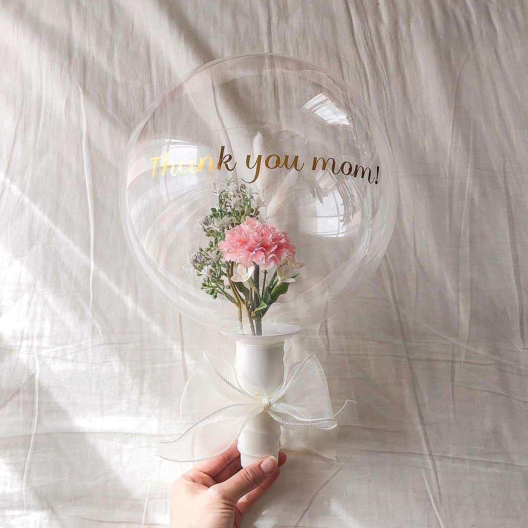 ローリエプレス編集部さんのインスタグラム写真 - (ローリエプレス編集部Instagram)「🎈﻿ ﻿ 驚くほどかわいいhey balloonは、お花が入ったブーケのような風船！﻿ ﻿ 日持ちもするので、お祝いギフトにプレゼントすればおしゃれなインテリアとしても楽しめますよ♡﻿ ﻿ ﻿ ❤︎ Thank You ❤︎﻿ @pu_320  @__khgram  @73__chan  @mii_cho33  @yuuuri16  @nazuna1015  ﻿ ﻿ ﻿ ﻿ ﻿ ﻿ ﻿ ﻿ ﻿ ﻿ ﻿ ﻿ ﻿ #laurierpress #ローリエプレス #ヘイバルーン #誕生日プレゼント #記念日プレゼント #クリスマスプレゼント」11月20日 12時11分 - laurier_press