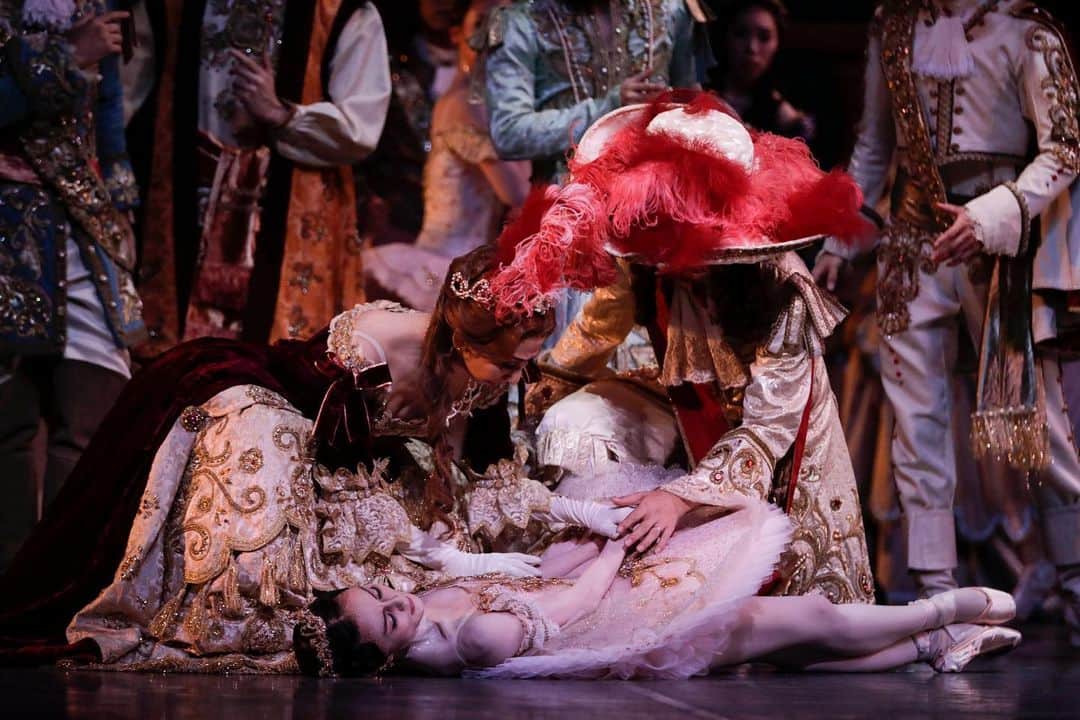 牧阿佐美バレヱ団さんのインスタグラム写真 - (牧阿佐美バレヱ団Instagram)「Behind the scenes The Sleeping Beauty 2/10/2020 (dress rehearsal)  by Photographer Akihiko Yokoi @akihiko_yokoi  写真は「眠れる森の美女」ゲネプロより。  全写真はダンサーズブログに掲載しています。 （ @asamimakiballettokyo ）プロフィール欄にあるURLから、ダンサーズブログをご覧ください。  * * * * * #眠れる森の美女 #sleepingbeauty #文京シビックホール  #牧阿佐美バレヱ団 #牧阿佐美バレエ団 #AsamiMakiBallet #ballet #balletdancer #バレエ #クラシックバレエ #dancer #dancerphotography #dancephoto #balletphotography #instagramfordancers #balletlife #worldwideballet」11月20日 12時20分 - asamimakiballettokyo