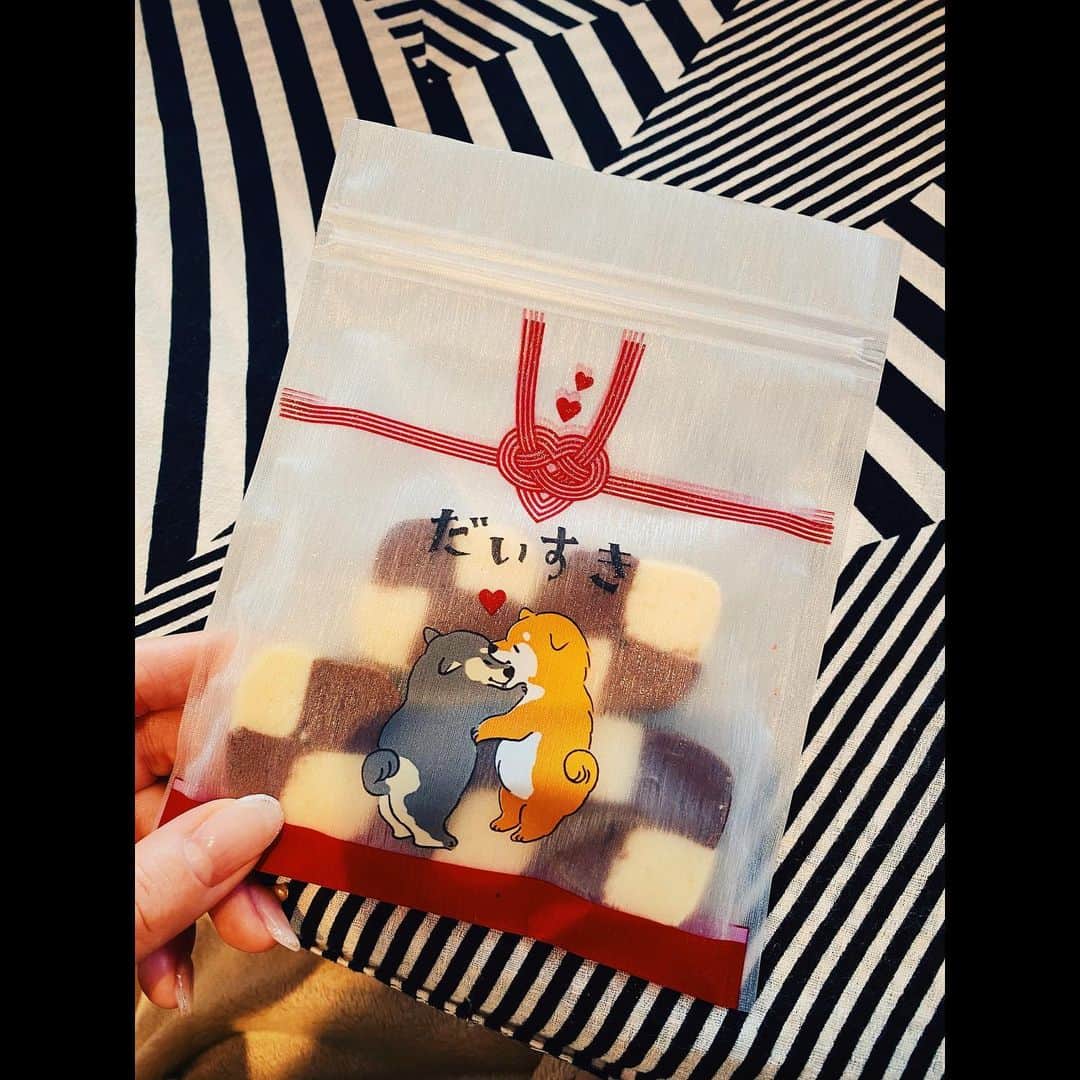平祐奈さんのインスタグラム写真 - (平祐奈Instagram)「沙保里さんにお会いしたら、、 手作りクッキーを下さいました🥰  お誕生日もお祝いしてもらっていっつも一緒に居ると楽しくて時間があっという間です💭💓  マスクもおそろい✨嬉しい〜！ クッキーも美味しくて🤭🤭 沙保里さんにきゅんっです！♡ ありがとうございます✨」11月20日 12時31分 - yunataira_official