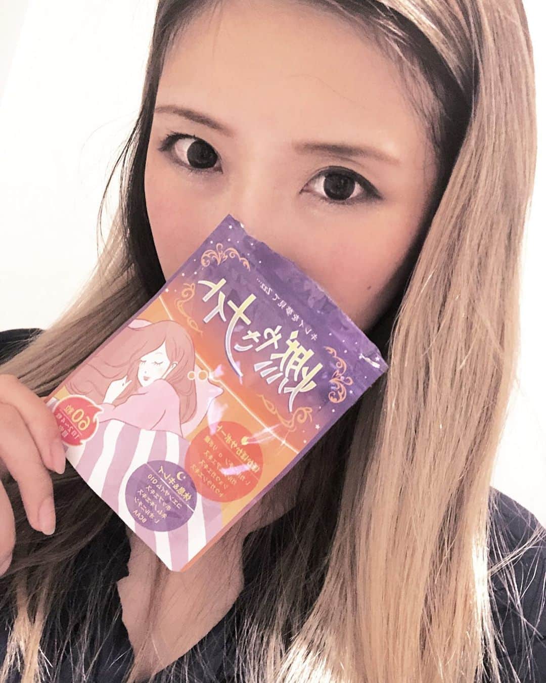 松丘雪那のインスタグラム：「. 燃やさナイト！@celencoltd 夜これ飲んで寝ると翌朝の浮腫が減ってる気がするんだ！ めっちゃ浮腫むからありがたい😭 あったかくなるから眠りもいい気がするの。 しっかりちゃんと試したよ！ 何も悪いことはなかったしメリットしかなかった！ サプリ系はしっかり試してから投稿するタイプ笑 . . . .  #燃やさナイト #ダイエットサプリ #脂肪燃焼  #pr #トリドリベース #眠りの質をよく #睡眠　#モデル #タレント #インフルエンサー #ねむい #寒さは敵」