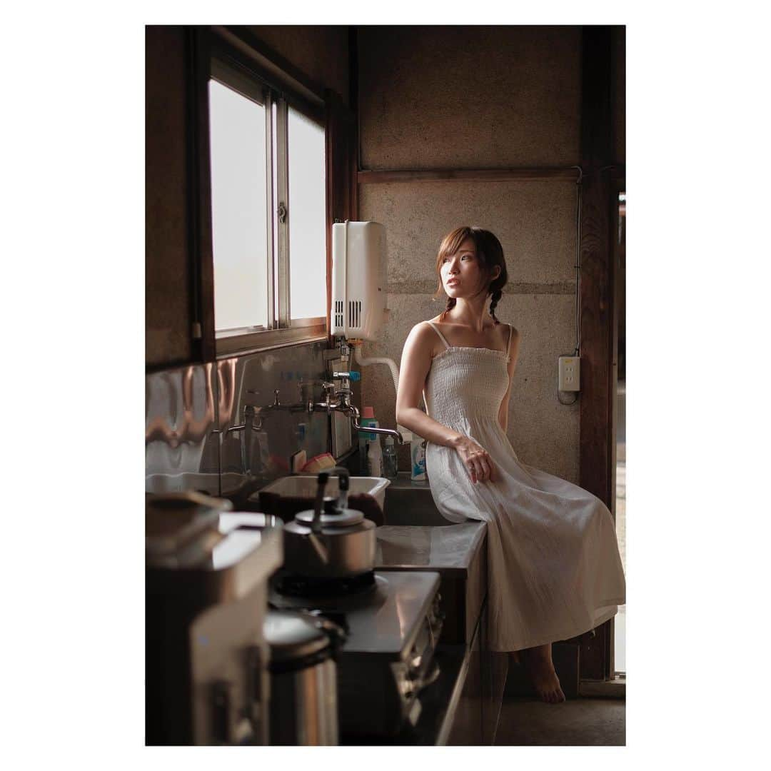 川辺優紀子さんのインスタグラム写真 - (川辺優紀子Instagram)「X-S10で撮りました✨ 初めての古民家撮影楽しかった😍 その他のカットはFUJIFILMのYouTube「X talk #6」をご覧ください✨  Model @yuki_kurokawa0702   #xs10 #fujifilm #古民家　#写真家モデル#カメラ女子#女性写真家#写真好きな人と繋がりたい #川辺優紀子」11月20日 12時42分 - yukiko_kawabe