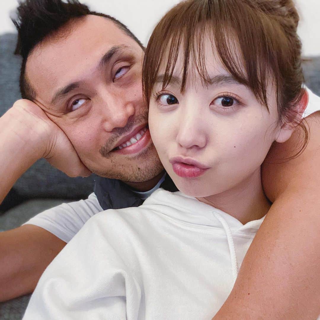 おのののかさんのインスタグラム写真 - (おのののかInstagram)「＊ 今週日曜、良い夫婦の日👩‍❤️‍👨 11/22の21:00〜 日本テレビ【行列のできる法律相談所】に出演させていただきます✨ 遠征に行っていた夫もVTRで出演😂👏👏  夫婦初共演！ とはいきませんでしたが、私たちの馴れ初めや夫婦生活などお話させていただいています。 ちょっと、、というか、結構恥ずかしい😂😂🙏 あたたかく見守っていただけたら嬉しいです。。  先日１ヶ月ぶりに帰国した夫。 PCR検査も陰性、おうちで元気に時差ボケと戦っております🥺 遠征先では、ホテルと会場の行き来のみでモヒカンも仕上がってないみたいですが笑 何事もなく無事に帰ってきてくれて良かったです。✨  早くまた、みんなで観戦できますように、、🙏✨ 感染者が多くなっているので、みなさんお身体に気をつけてお過ごしください。  (寒いと半袖にベストを着るスタイルが最近お気に入りみたいです。。みなさんはちゃんと長袖着てくださいね☃️❤️)」11月20日 12時43分 - ononono_ka