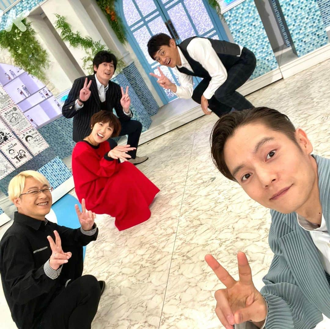 NHK 連続テレビ小説「エール」さんのインスタグラム写真 - (NHK 連続テレビ小説「エール」Instagram)「けさの #あさイチ に主人公･裕一役の窪田正孝さんが出演されました👏🏻  収録後にみんなで記念撮影📷✨  ハーモニカ指導の大竹先生との2ショットも🎶  #朝ドラエール #窪田正孝 #博多華丸大吉 #近江友里恵 アナ」11月20日 12時43分 - nhk_yell