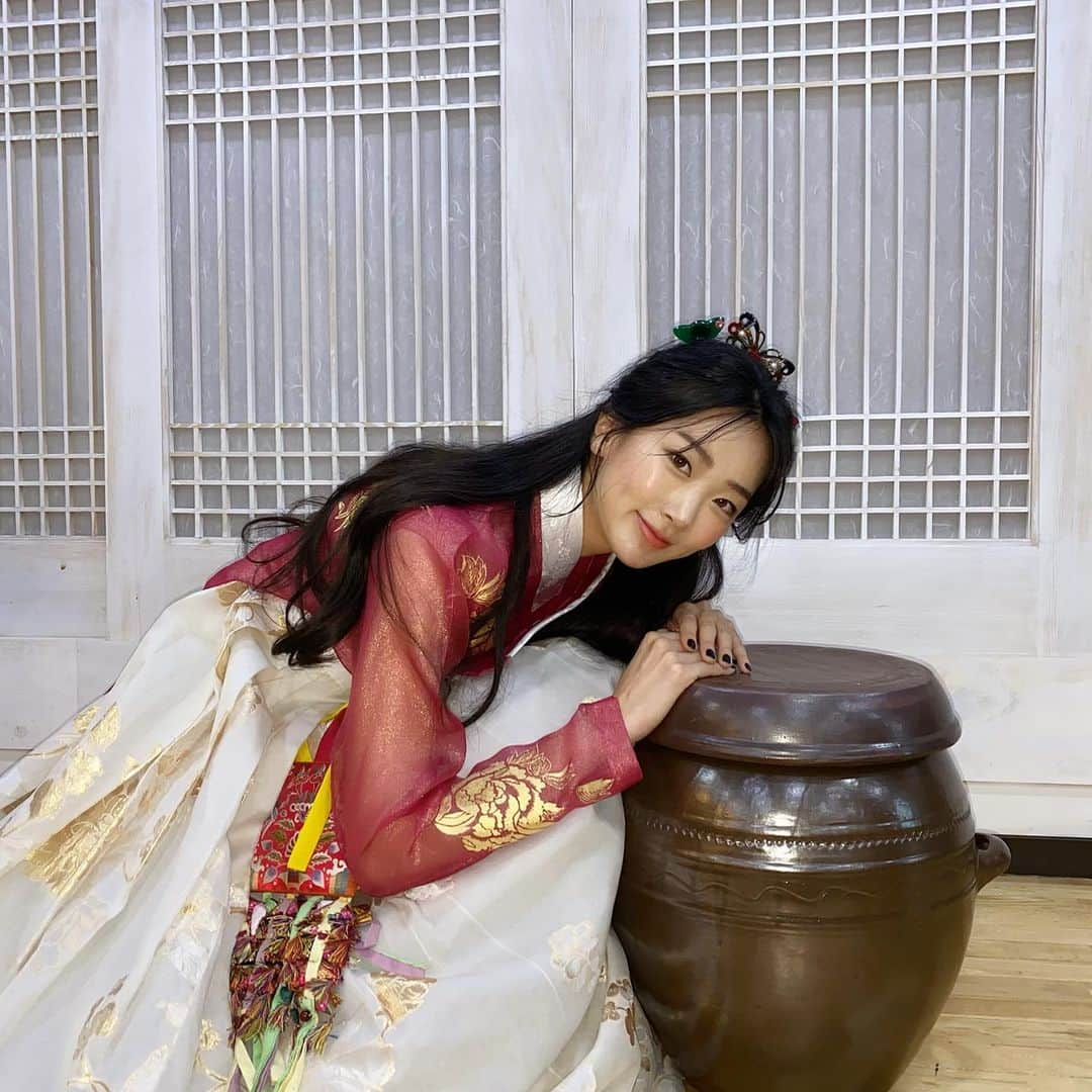 スビン さんのインスタグラム写真 - (スビン Instagram)「우리의 것이 최고! 우리나라 김치 최고! #김치홍보대사 #kimchi #koreakimchifestival #이선영한복」11月20日 12時57分 - dalsooobin