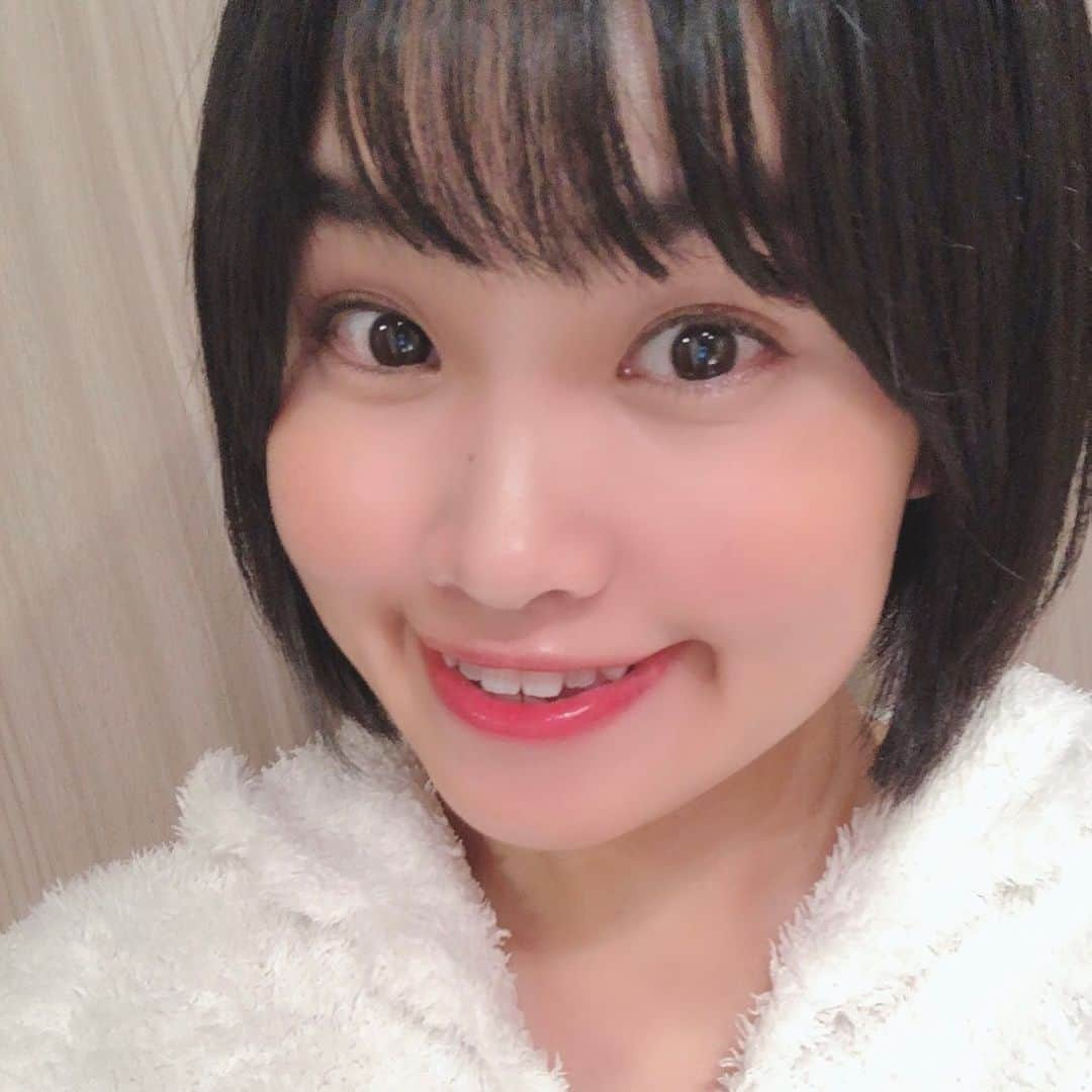 真麻さんのインスタグラム写真 - (真麻Instagram)「お休みdayは、歯のホワイトニング🦷と美容院💇‍♀️であっという間に1日が終わるって感じでした😌✨帰り際に三越寄って新しいメイク道具を購入👏 ✩.*˚ 〆色のブラウンだけ欲しかったけど、単色のよりパレットのブラウンが求めてたカラーだった👀ルージュリップブロッサム109のリップも早速塗って自撮りしてみた(*˘ ³˘)♥ ✩.*˚ 髪質改善のストレートかけてもらって、トリートメントもいい感じでうるつやさん💕いつもありがとうございます😀 @eisho_takahashi  ✩.*˚ 今週も後3連勤頑張る✌️✨ ✩.*˚ ✩.*˚ ✩.*˚ #ジルスチュアートコスメ #メイク道具 #ホワイトニング #美容院帰り #銀座美容院 #前髪カット #カリスマ美容師 #休みの日 #満喫した #三越銀座」11月20日 13時12分 - masaaoyama3