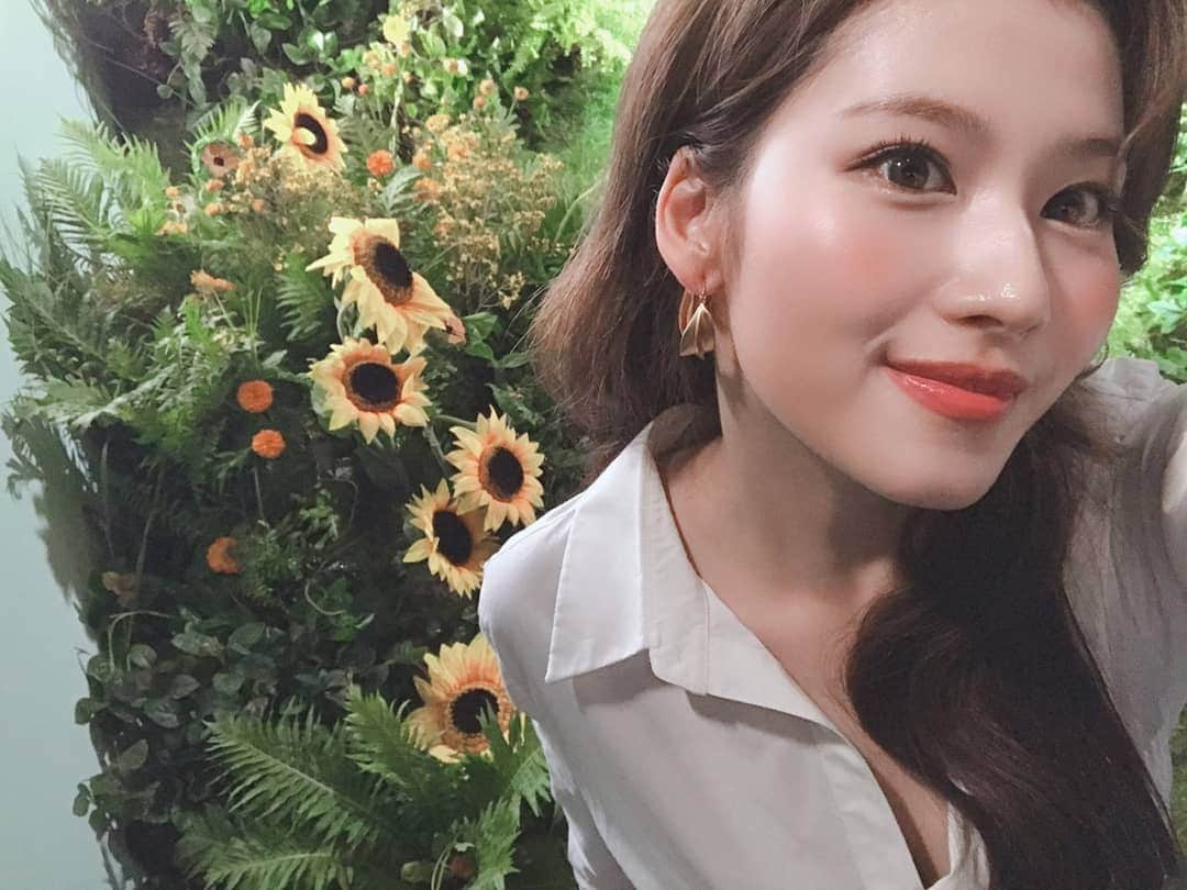 サナさんのインスタグラム写真 - (サナInstagram)「Sana's selca on Line Japan ーーーーーーーーーー Follow > @sana.twice.kr < . @twicetagram #TWICE#트와이스#ONCE#Sana#사나 #Nayeon#나연#Jeongyeon#정연#Momo#모모#Jihyo#지효#Mina#미나#Dahyun#다현#Chaeyoung#채영#Tzuyu#쯔위」11月20日 13時22分 - sana.twice.kr