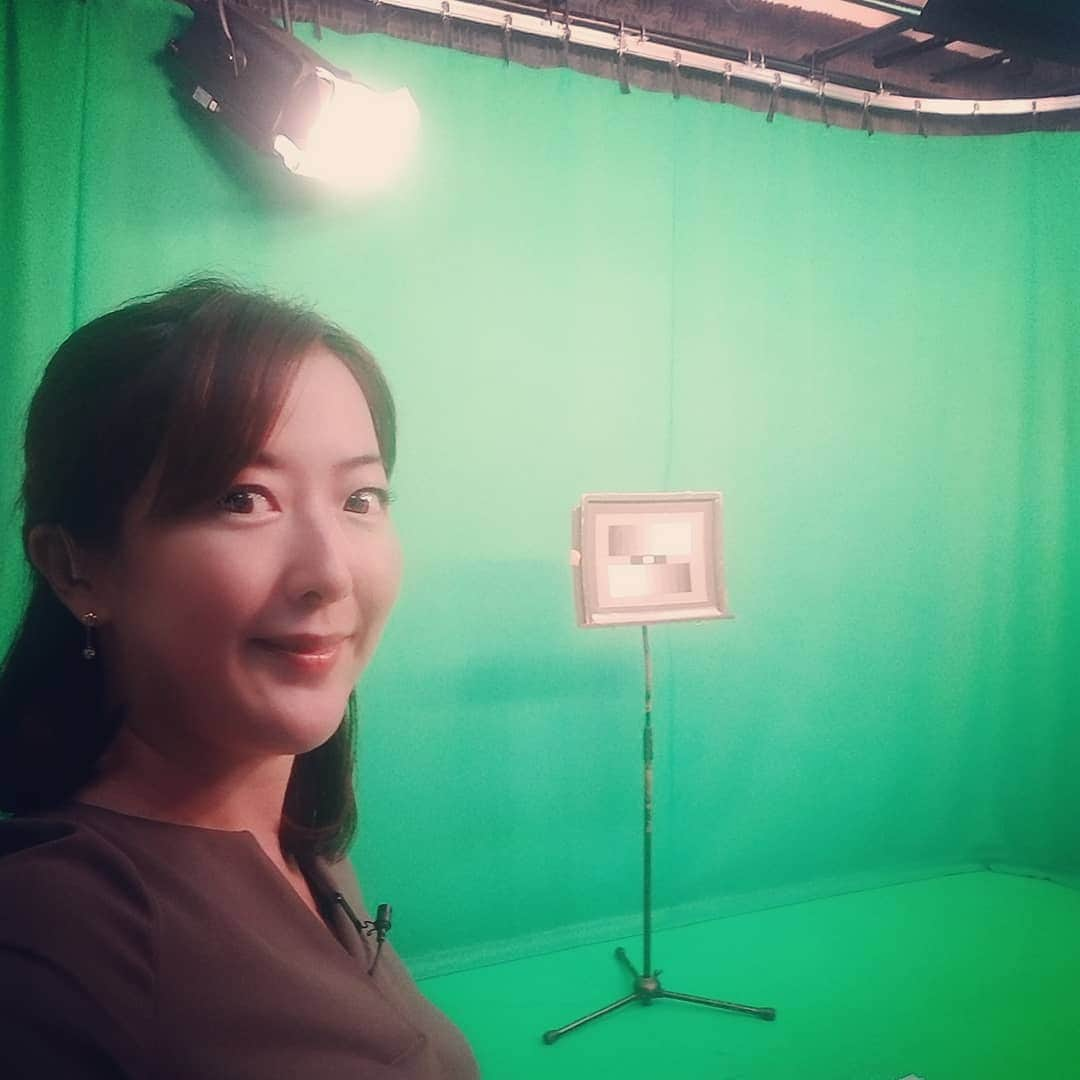 前田真里さんのインスタグラム写真 - (前田真里Instagram)「スタジオでカメラ調整中👀  296ニュースは、20時から放送です📺  #つくるくん #11月定例会 #写真展  #成田税務署広報大使 #千葉ロッテマリーンズ #里崎智也 #房総ご当地キャラバン  #portrait #portraitphotography #キャスター #ホリプロ #アナウンス室 #snap #アナウンサー #MC #japanese @horipro_announcers_hap  @horipromeguro」11月20日 13時22分 - maedamari