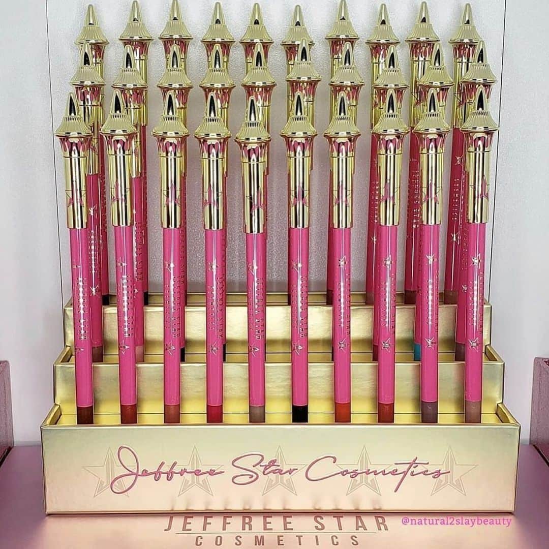 Jeffree Star Cosmeticsさんのインスタグラム写真 - (Jeffree Star CosmeticsInstagram)「LINE IT UP🌟 @natural2slaybeauty putting our #VelourLipLiners on display in our Velour Lip Liner Stand ✨   #jeffreestarcosmetics」11月20日 13時30分 - jeffreestarcosmetics