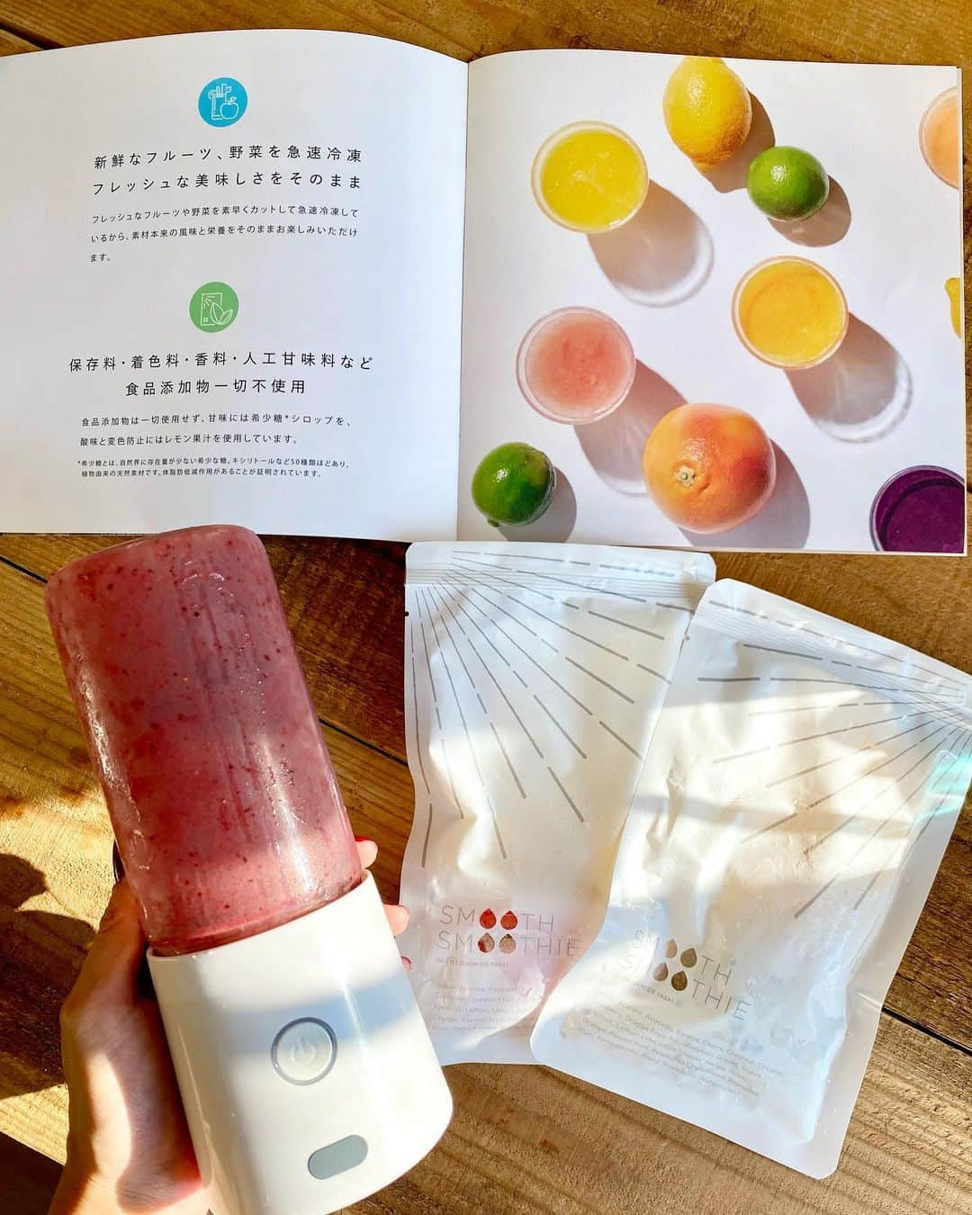 Ayaさんのインスタグラム写真 - (AyaInstagram)「栄養チャージ🍊🥝🍇🍒 @smooth_smoothie.jp  . 素材そのまま☺️ 冷凍で届いて牛乳やお水を 入れて1分ミキサーにかけるだけで簡単！ 忙しい朝こそ助かる〜！ これからはホットスムージーも良さそう😌 .  なんと全員無料でミキサーがもらえるよん😊✨ #スムージー #smoothsmooth  #栄養チャージ #スムスム #健康 #美容 #冬スムージー #yoga」11月20日 13時30分 - aya__fit