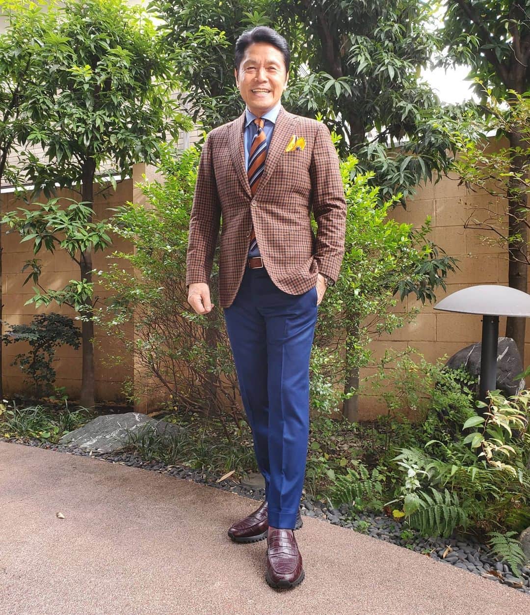 峰竜太のインスタグラム：「#チー1グランプリ #jacket#borrelli#shirt#doone#tie#michaeljdrake #pants#incotex#shoes#todsshoes」