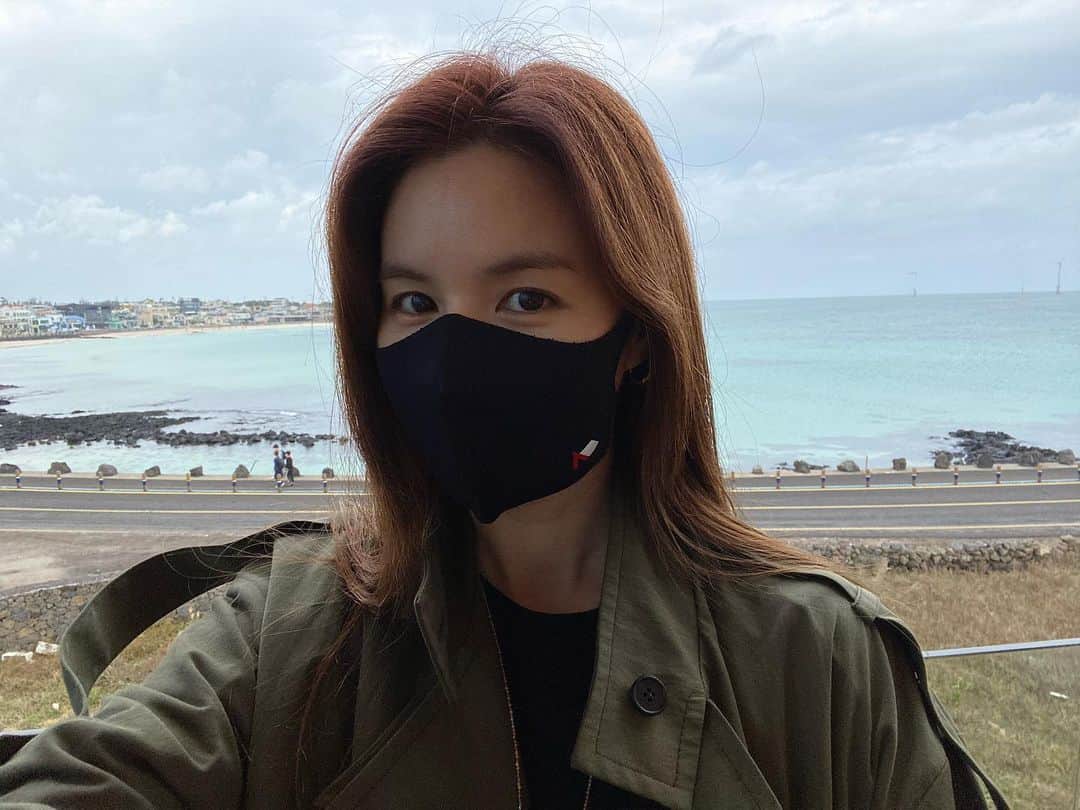 パク・シウンのインスタグラム：「#서문여중 #서문여고 #학교로고가찍힌마스크 #내가만든건아니고 #내게올운명이었나봄 😆💕 #서문여중고후배들 #특히고3수험생들 #화이팅 🤗‼️」