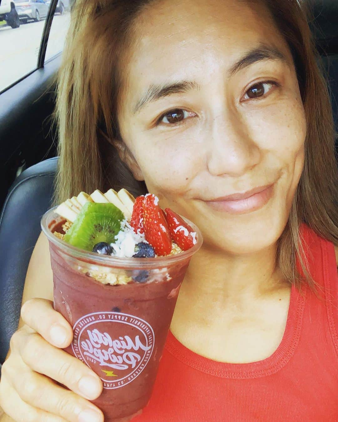 山本美憂さんのインスタグラム写真 - (山本美憂Instagram)「Thank you for a buge love 💜🙏🏽‼️ @mightypurplecafe  #bigsupport  #acai #guam #mightypurple」11月20日 13時45分 - miyuu_krazybeeee