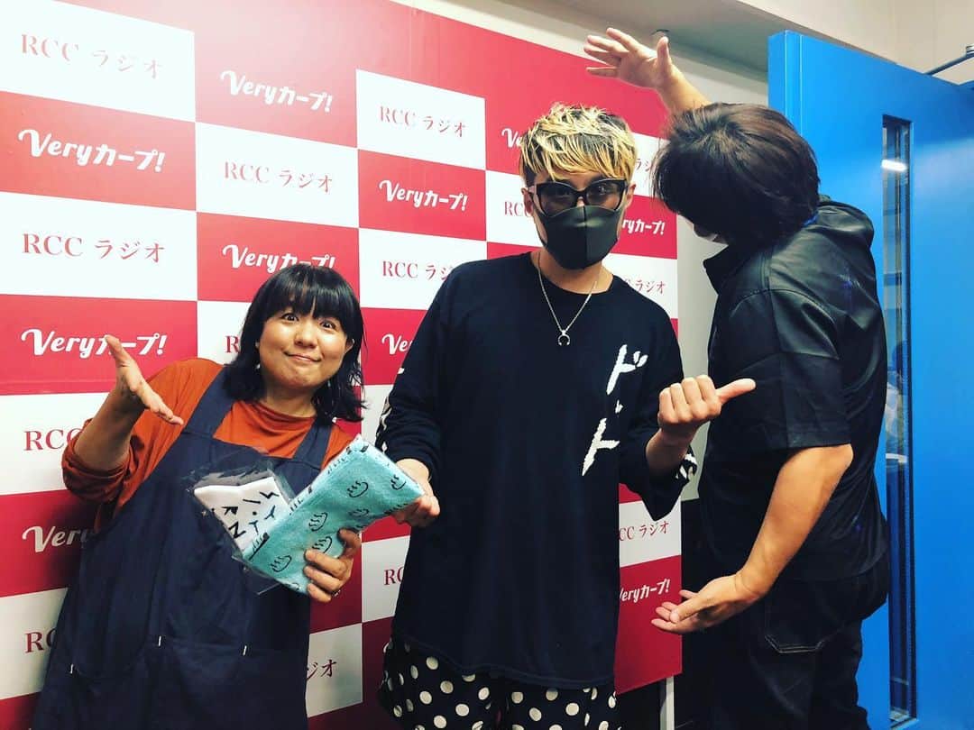 のインスタグラム：「RCCラジオ「ひるうたマガジン」ゲスト出演ありがとうございました！おださん！田中先生ありがとうございました！ radikoで是非チェックをば！  おひるーなフライデー  ひるうたマガジン   http://radiko.jp/share/?t=20201120131250&sid=RCC  #rcc #ひるうたマガジン #田中宏 #女神の鬼 #サウシュー　#広島　#stingray」