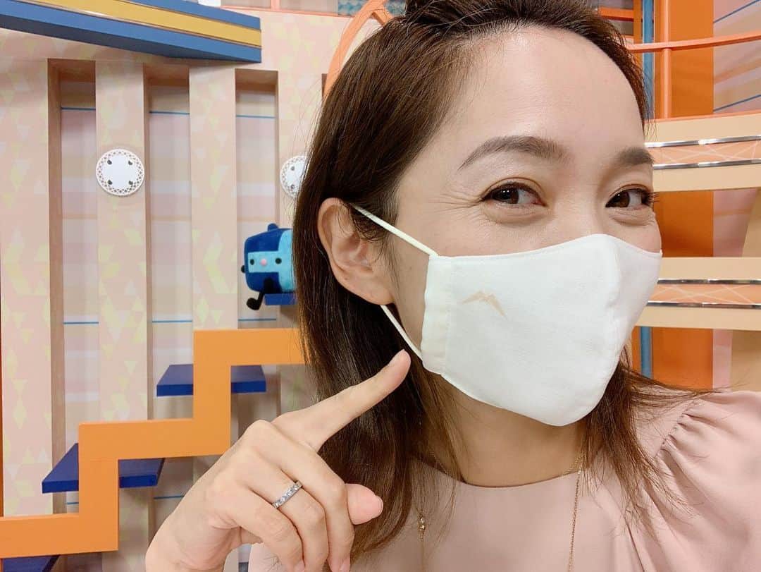 荒木麻里子さんのインスタグラム写真 - (荒木麻里子Instagram)「今日の番組内でご紹介した 【静岡県オリジナルのマスク】 県知事が付けていてお馴染みのふじっぴー柄と、富士山がワンポイントのMUSHAマスク😚 . どちらもデザインも機能性もとても良いです✨ 静岡県庁２階の売店で販売中です。 . . . #オリジナルマスク  #ふじっぴーマスク  #オリジナルマスク制作  #musha #mushaマスク  #静岡県 #静岡  #トコチャンワイド」11月20日 14時00分 - marilyn198612