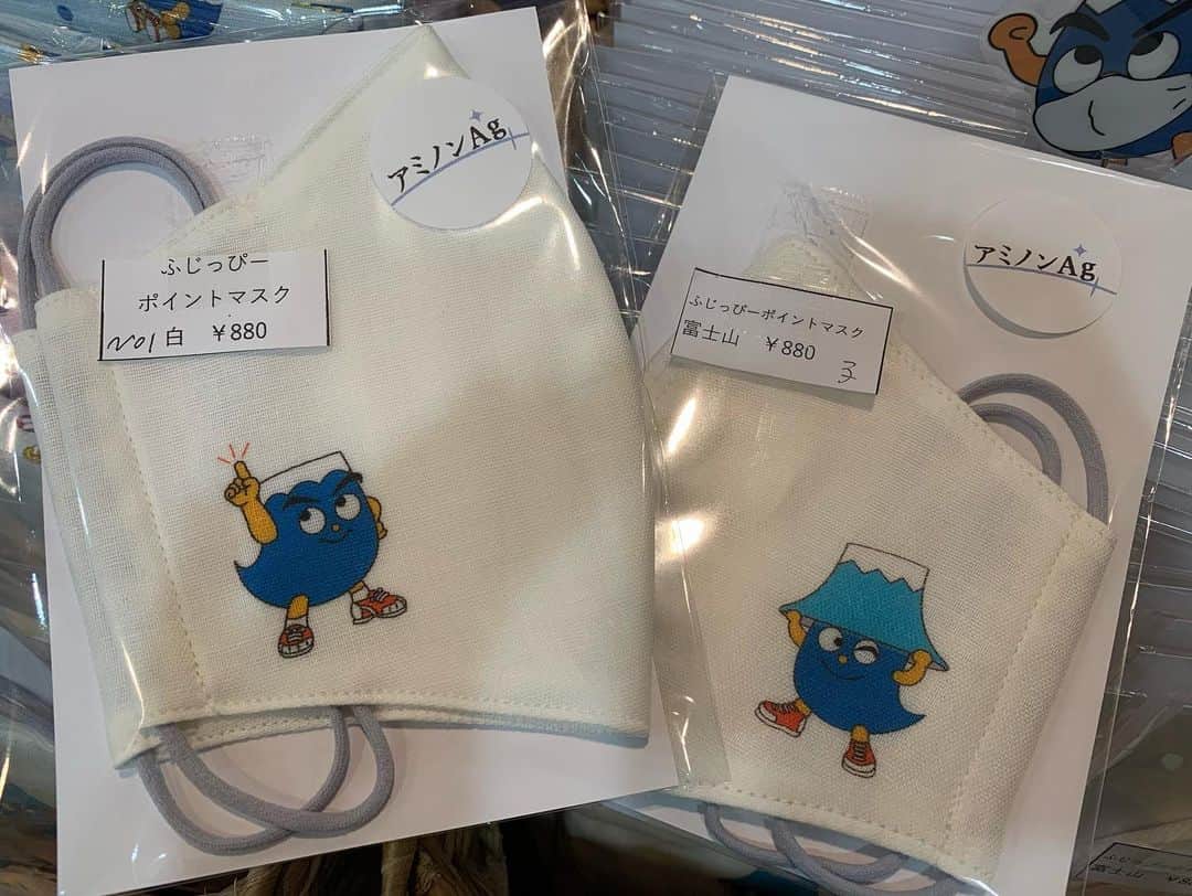 荒木麻里子さんのインスタグラム写真 - (荒木麻里子Instagram)「今日の番組内でご紹介した 【静岡県オリジナルのマスク】 県知事が付けていてお馴染みのふじっぴー柄と、富士山がワンポイントのMUSHAマスク😚 . どちらもデザインも機能性もとても良いです✨ 静岡県庁２階の売店で販売中です。 . . . #オリジナルマスク  #ふじっぴーマスク  #オリジナルマスク制作  #musha #mushaマスク  #静岡県 #静岡  #トコチャンワイド」11月20日 14時00分 - marilyn198612