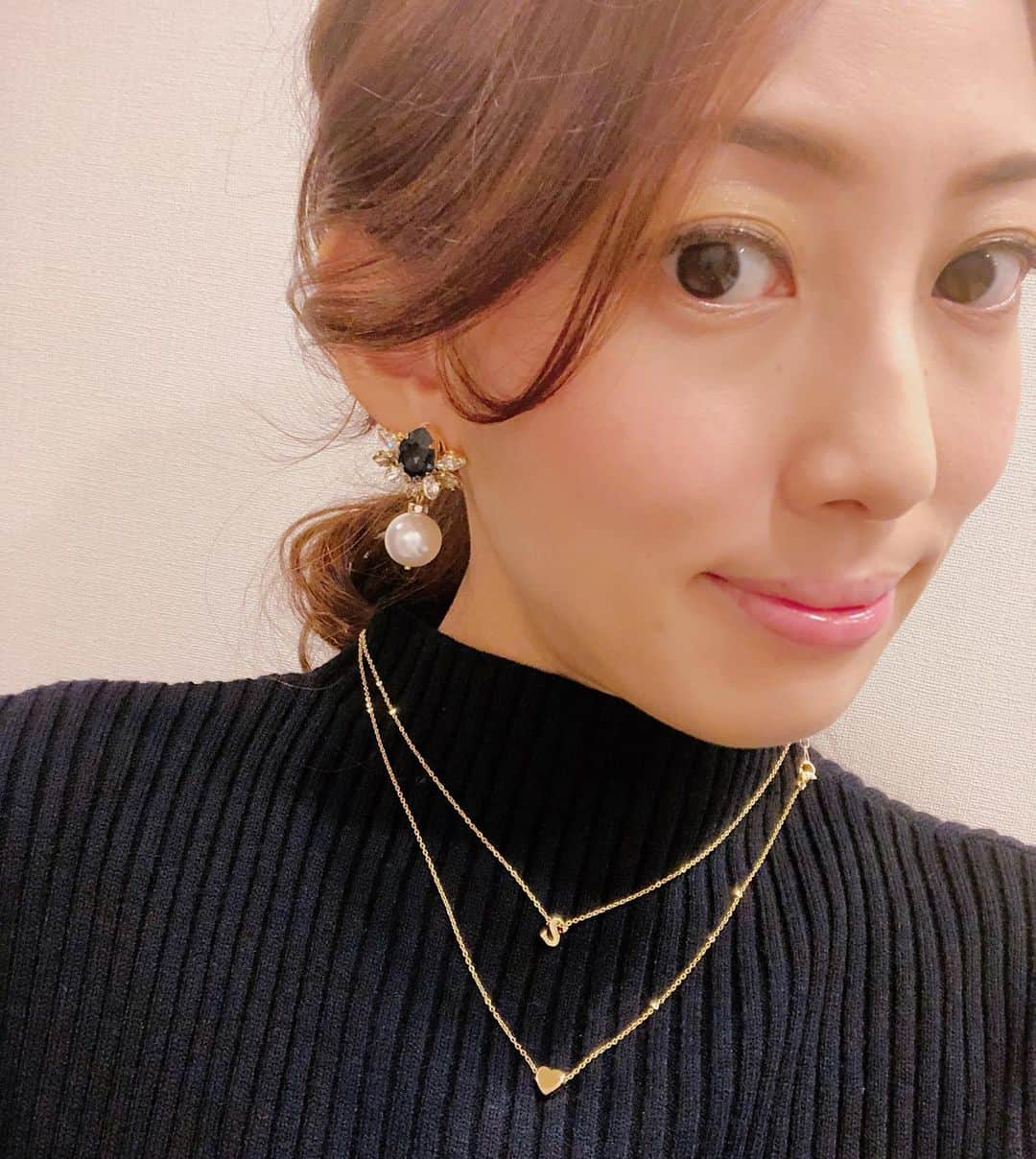 花蝶しほさんのインスタグラム写真 - (花蝶しほInstagram)「#latuastella #latuastellaofficial #ポップアップストアで #ネックレスも #GET #イニシャルに弱い #shingo #shiho #sara #指輪も #出かける前で #かばんおろすの忘れたw」11月20日 14時17分 - s1h0i1h2o