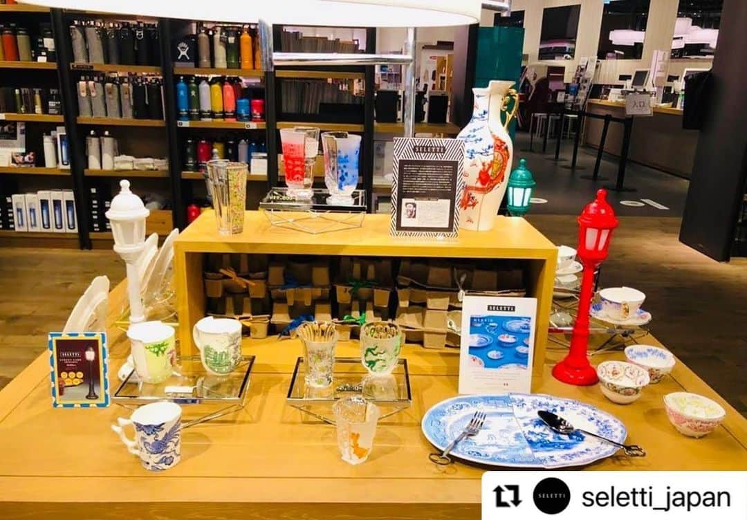 entre squareさんのインスタグラム写真 - (entre squareInstagram)「Repost @seletti_japan with @make_repost ・・・ おはようございます🌞大人気のHybridとKintsugiシリーズが、蔦屋家電 二子玉川で展開中です！1ヶ月後はクリスマス🎄パーティーに映えること間違いありません🎉皆さん是非チェックしてみてください！✔︎ @tsutaya_electrics  #seletti #selettijapan #蔦屋　#蔦谷家電 #二子玉川##toiletpaper #tokyo #toiletpapermagazine #goodesign #instagood #art #magazine #designer #design #interior #cushion #mirror #notebook #マスク #pouch #雑貨 #おしゃれ雑貨 #インテリア #インテリア雑貨 #ミラー #ノート #クッション #ポーチ #アート」11月20日 14時15分 - entresquare