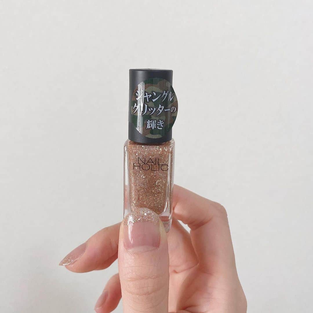石川花音さんのインスタグラム写真 - (石川花音Instagram)「・﻿ ・1枚目﻿💅 #キャンメイクカラフルネイズ　#nnh ﻿ 爪を保護し、割れや2枚爪を防ぐネイルハードナー✨﻿ 爪割れやすいけど、これ塗るようにしてからだいぶマシになった🥺﻿ ﻿ ・2枚目﻿💅 #フレンドネイル　﻿ ﻿ ・3枚目💅 #ネイルホリック　#pk332 ﻿ ﻿ #nailHOLIC #ジャングルグリッター　#canmake #キャンメイクカラフルネイズnnh ﻿ #ネイルホリックpk332 ﻿#セルフネイル初心者」11月20日 14時18分 - kyanonty1219