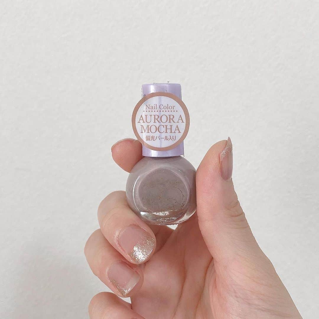 石川花音さんのインスタグラム写真 - (石川花音Instagram)「・﻿ ・1枚目﻿💅 #キャンメイクカラフルネイズ　#nnh ﻿ 爪を保護し、割れや2枚爪を防ぐネイルハードナー✨﻿ 爪割れやすいけど、これ塗るようにしてからだいぶマシになった🥺﻿ ﻿ ・2枚目﻿💅 #フレンドネイル　﻿ ﻿ ・3枚目💅 #ネイルホリック　#pk332 ﻿ ﻿ #nailHOLIC #ジャングルグリッター　#canmake #キャンメイクカラフルネイズnnh ﻿ #ネイルホリックpk332 ﻿#セルフネイル初心者」11月20日 14時18分 - kyanonty1219