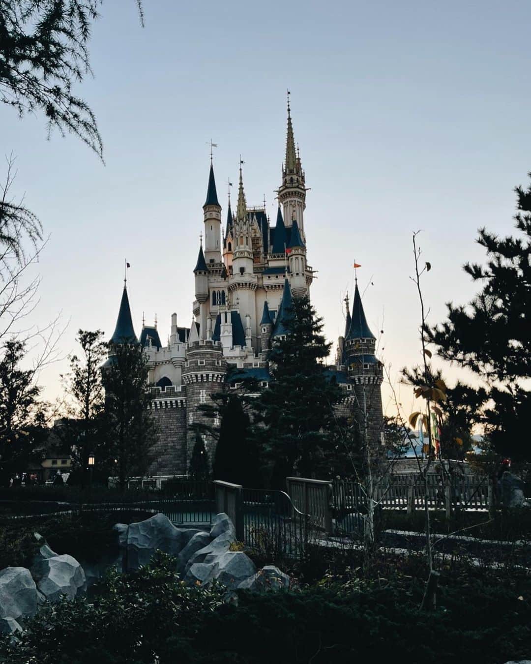 志村禎雄さんのインスタグラム写真 - (志村禎雄Instagram)「Disney land 💙💙💙  with best friend  #disneyland」11月20日 14時18分 - s.dao_